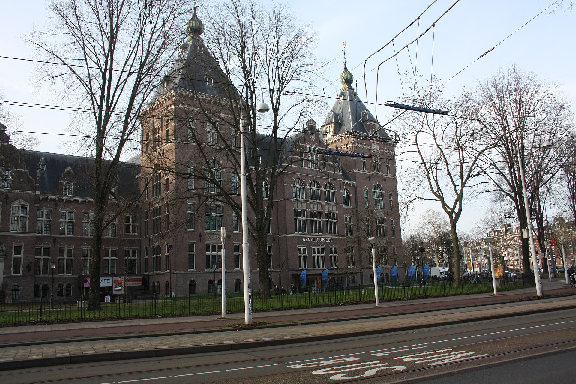 Imagem de referência de Wereldmuseum Amsterdam, descrito nos dados abertos como museu em Amesterdão, Países Baixos