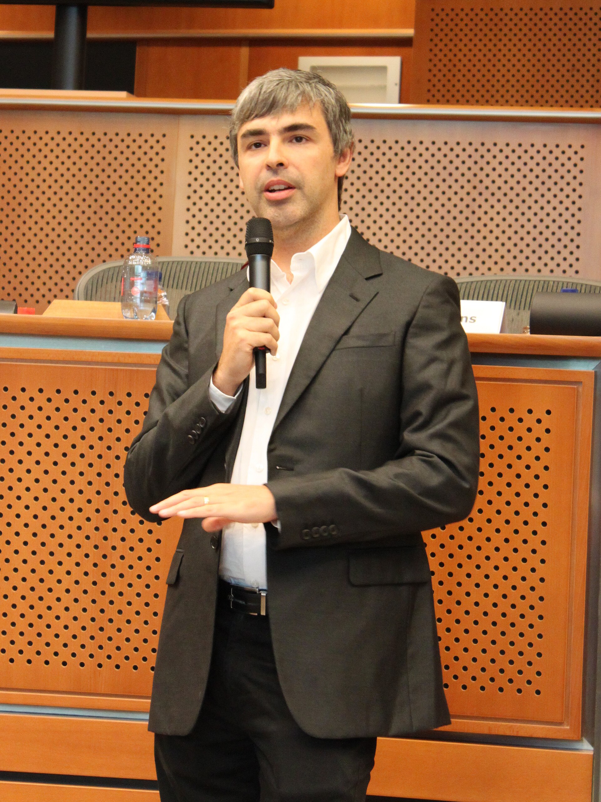 Imagem de referência de Larry Page, descrito nos dados abertos como empresário e cientista da computação norte-americano