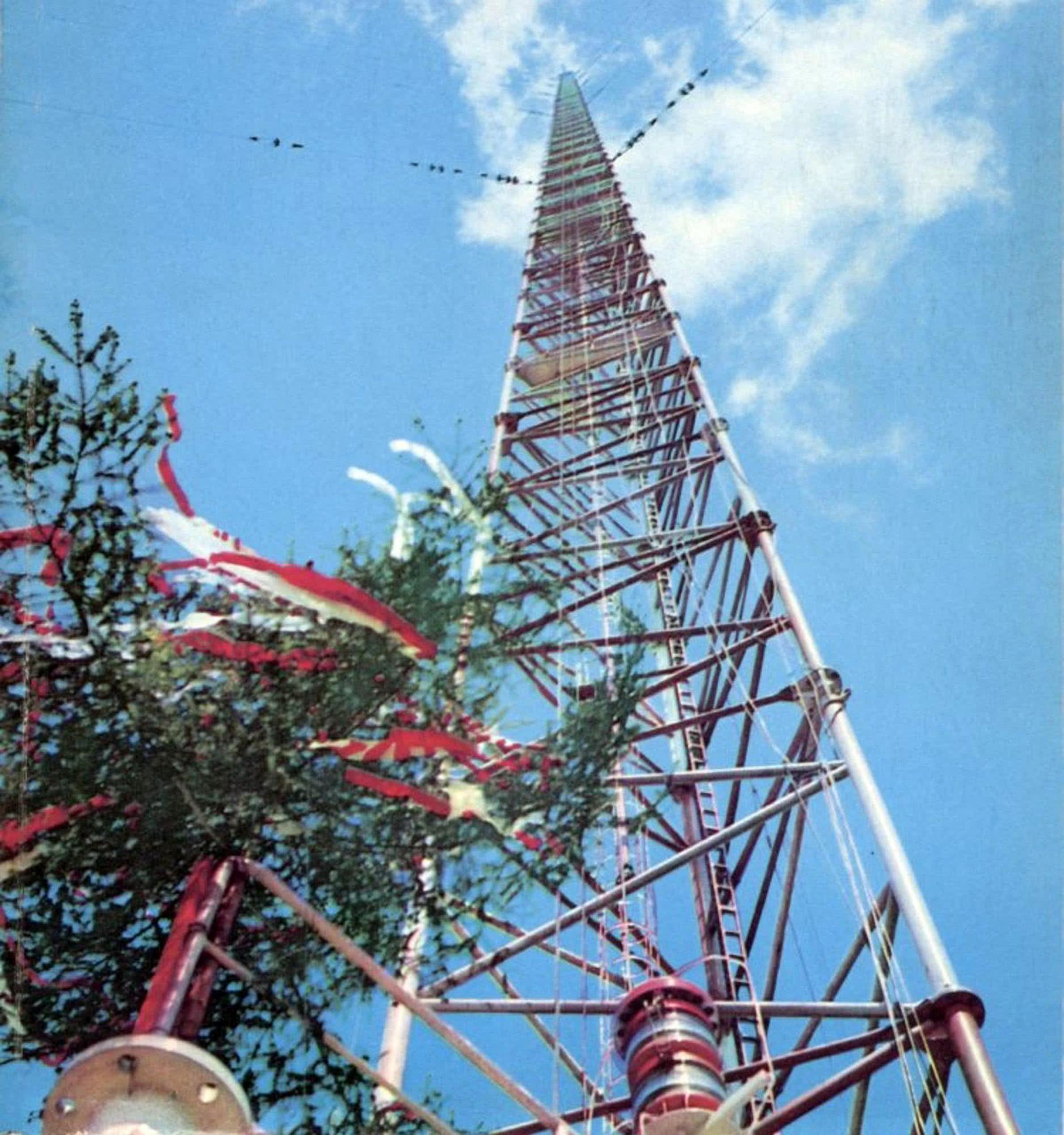 Imagem de referência de Torre de rádio de Varsóvia, descrito nos dados abertos como a estrutura mais alta do mundo até 1991