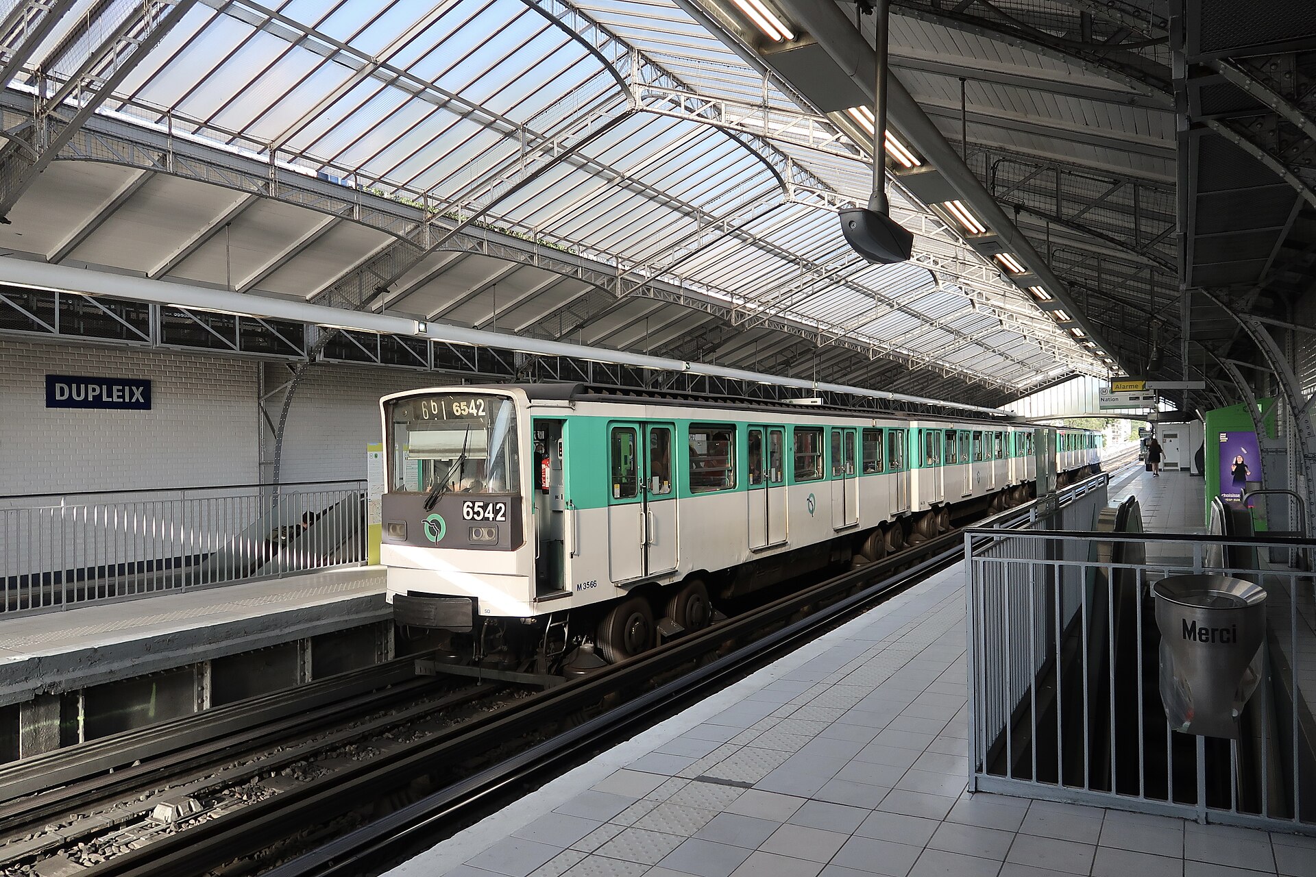 Imagem de referência de Dupleix, descrito nos dados abertos como estação do Metropolitano de Paris