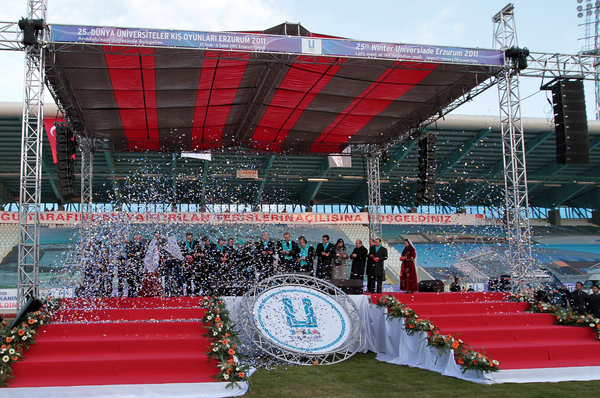 Imagem de referência de Estádio Kâzım Karabekir, descrito nos dados abertos como estádio Multiuso da Turquia