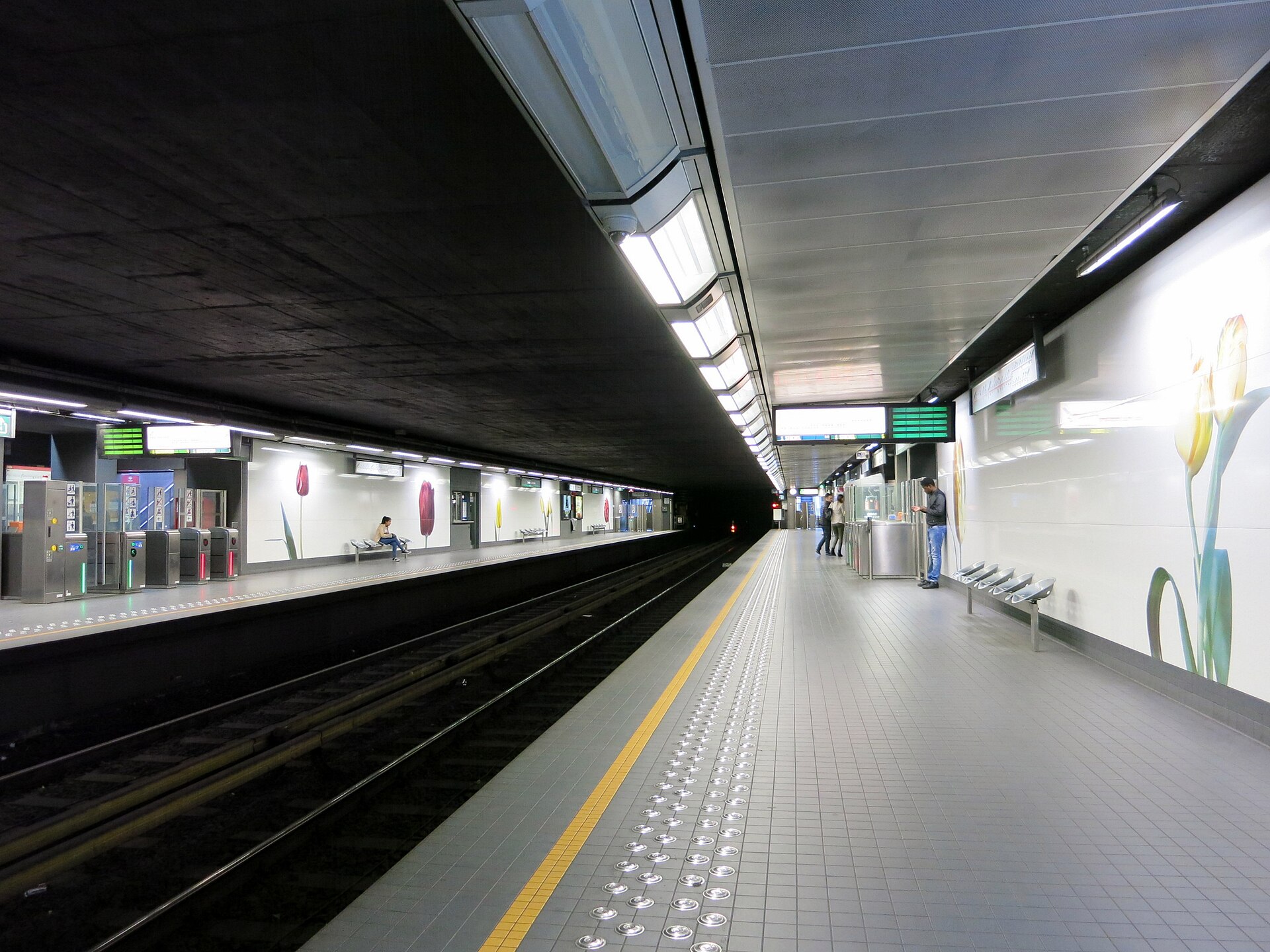 Imagem de referência de Sainte-Catherine, descrito nos dados abertos como estação de metrô de Bruxelas