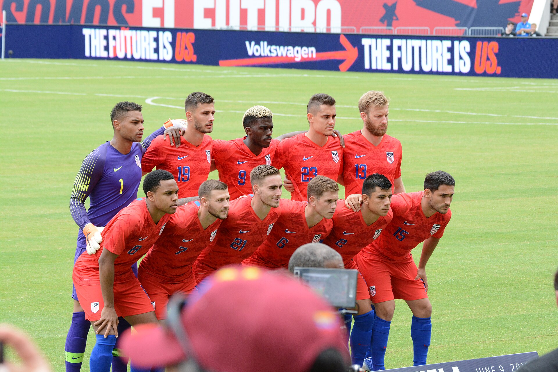 Imagem de referência de Seleção de Futebol dos Estados Unidos, descrito nos dados abertos como equipe que representa os Estados Unidos nas competições internacionais e continentais da CONCACAF e FIFA