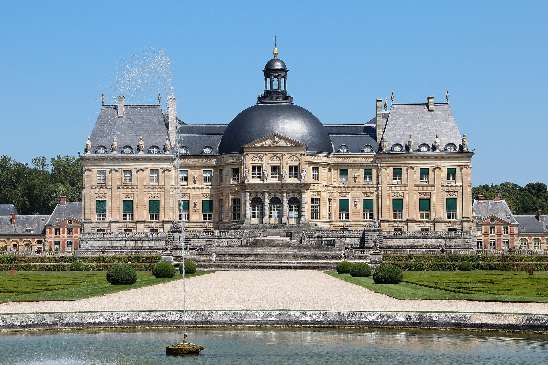 Imagem de referência de Castelo de Vaux-le-Vicomte, descrito nos dados abertos como castelo em França