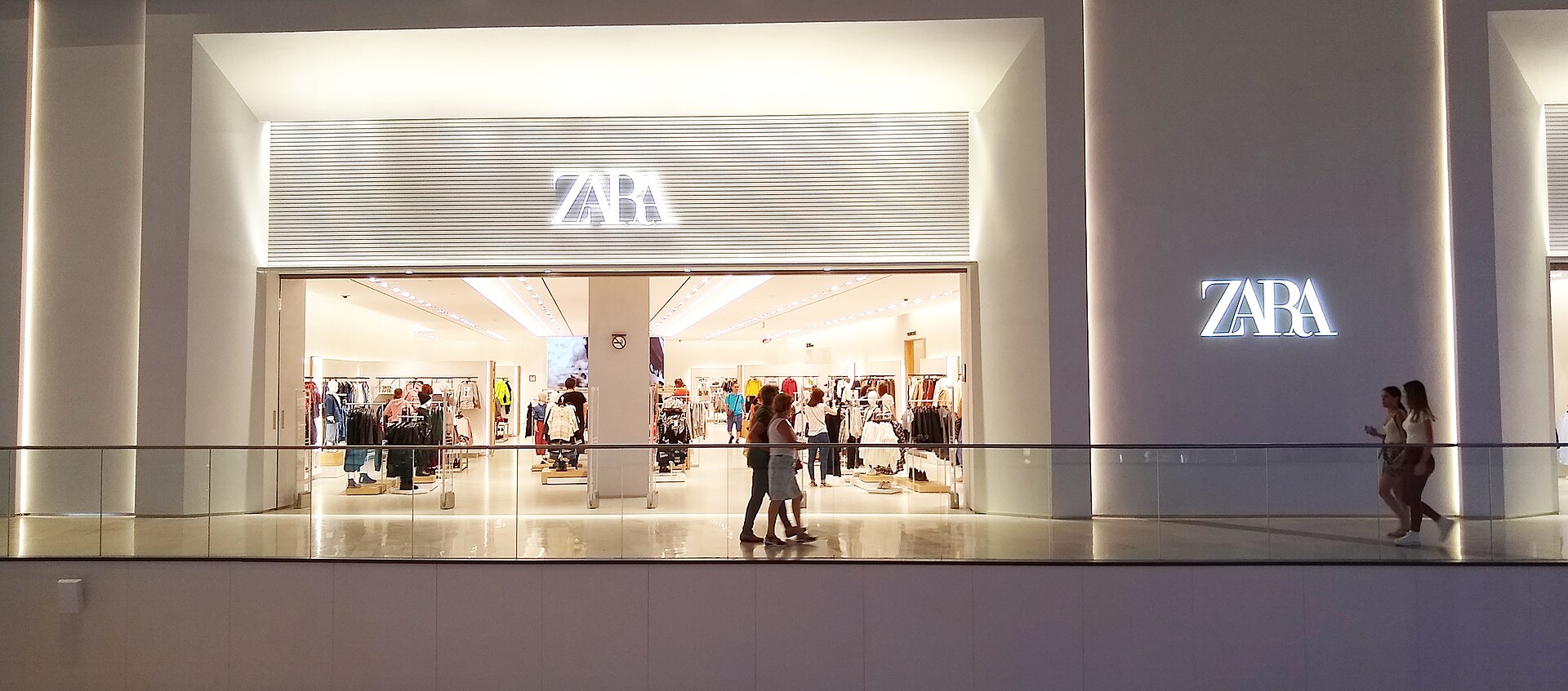 Imagem de referência relacionada a Zara, item descrito como rede de lojas de roupas e acessórios
