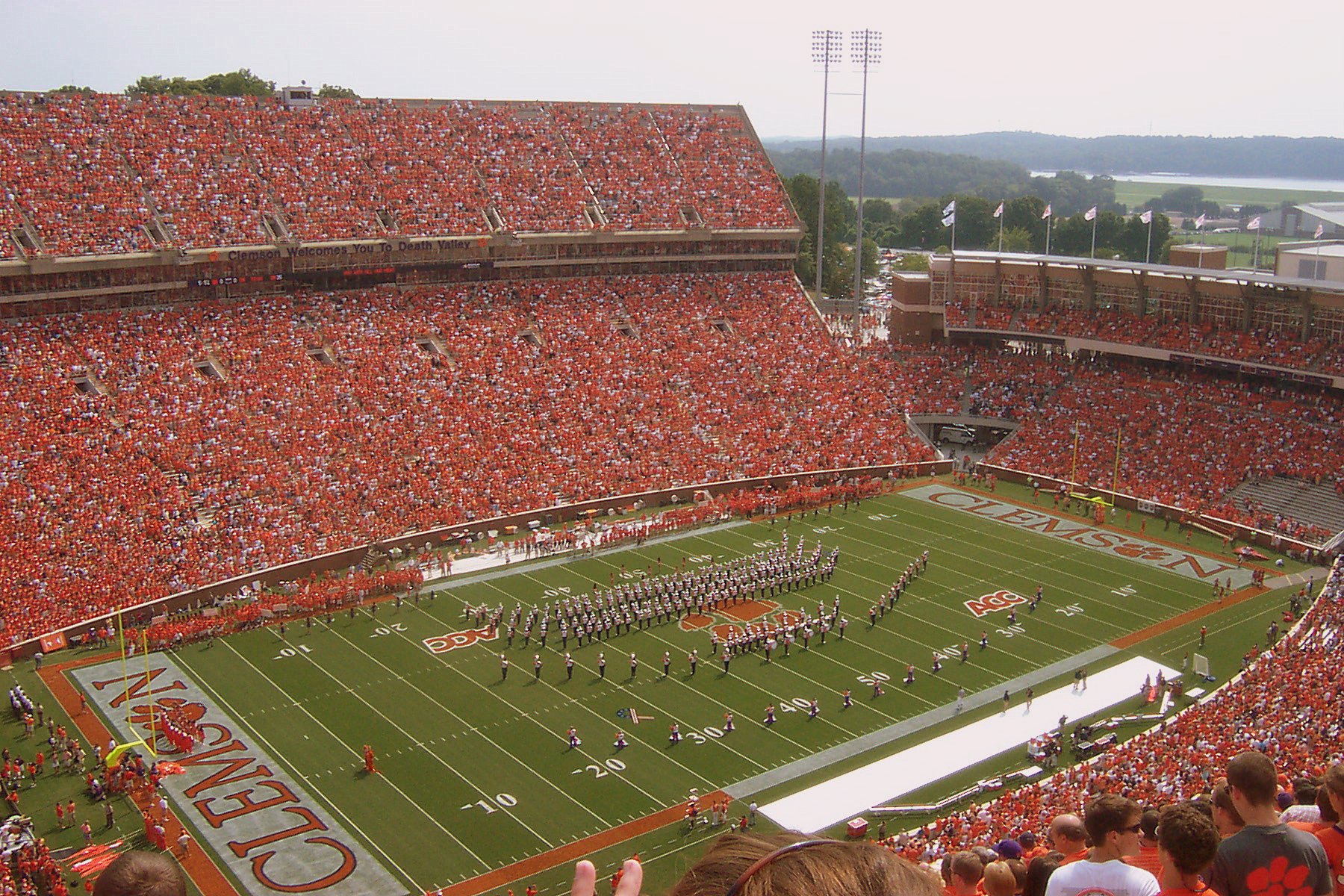 Imagem de referência de Memorial Stadium, descrito nos dados abertos como estádio de futebol americano em Clemson