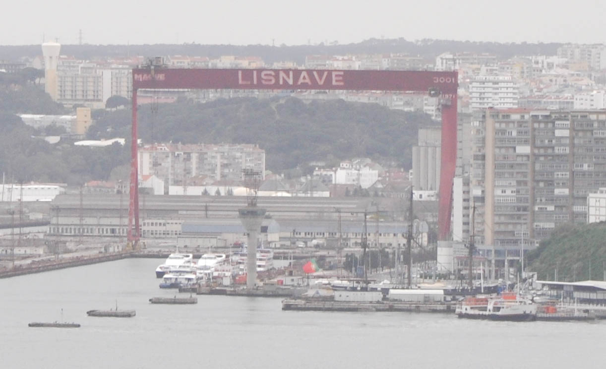 Imagem de referência relacionada a Lisnave, item descrito como estaleiros navais em Setúbal