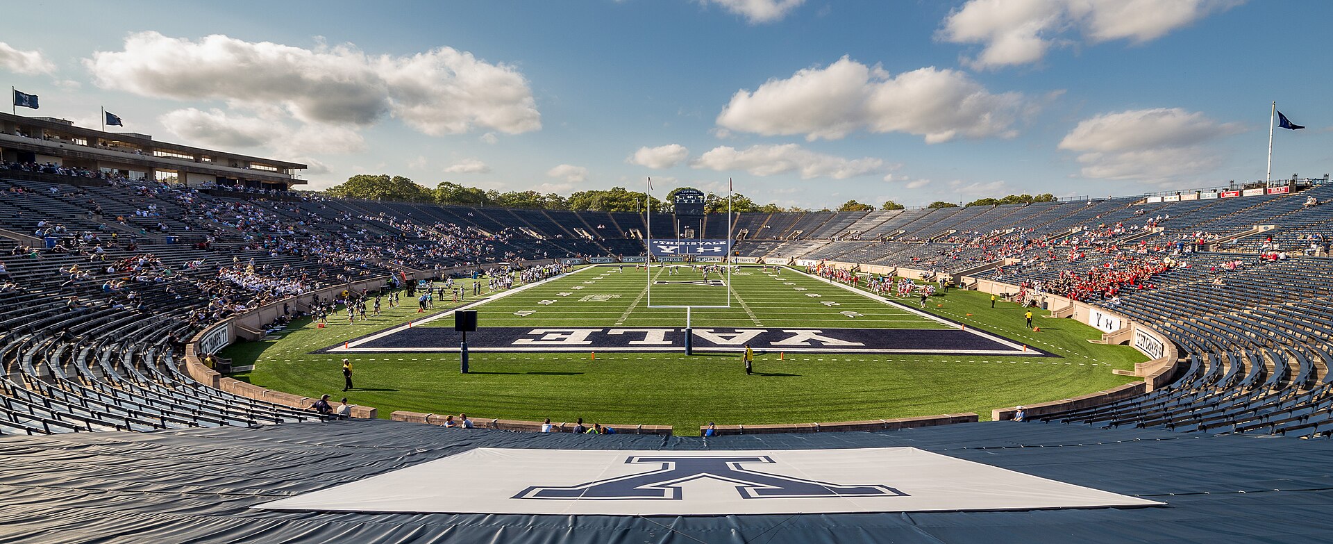 Imagem de referência de Yale Bowl, descrito nos dados abertos como estádio em New Haven, Estados Unidos