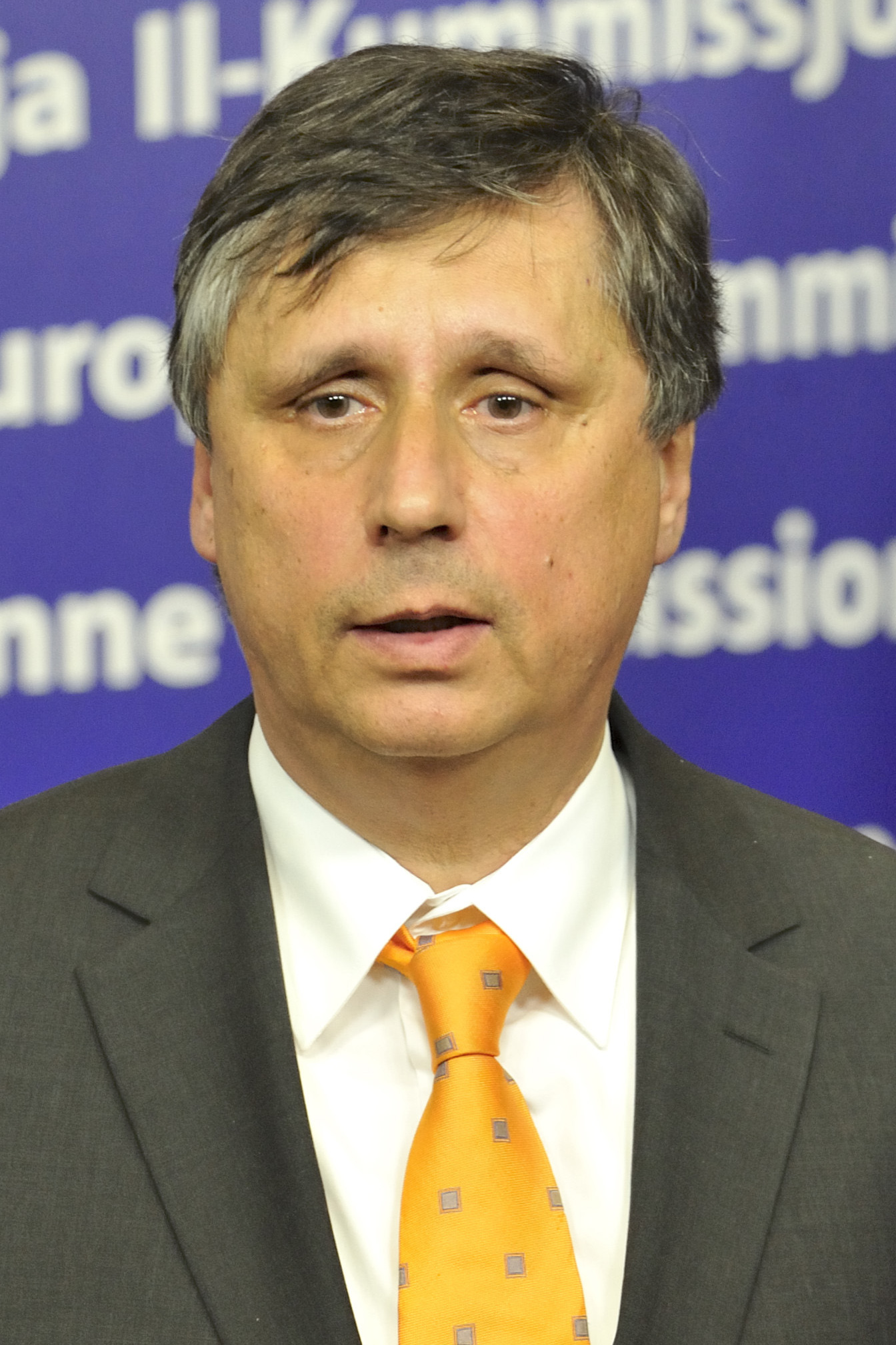 Imagem de referência relacionada a Jan Fischer, item descrito como economista, Chéquia