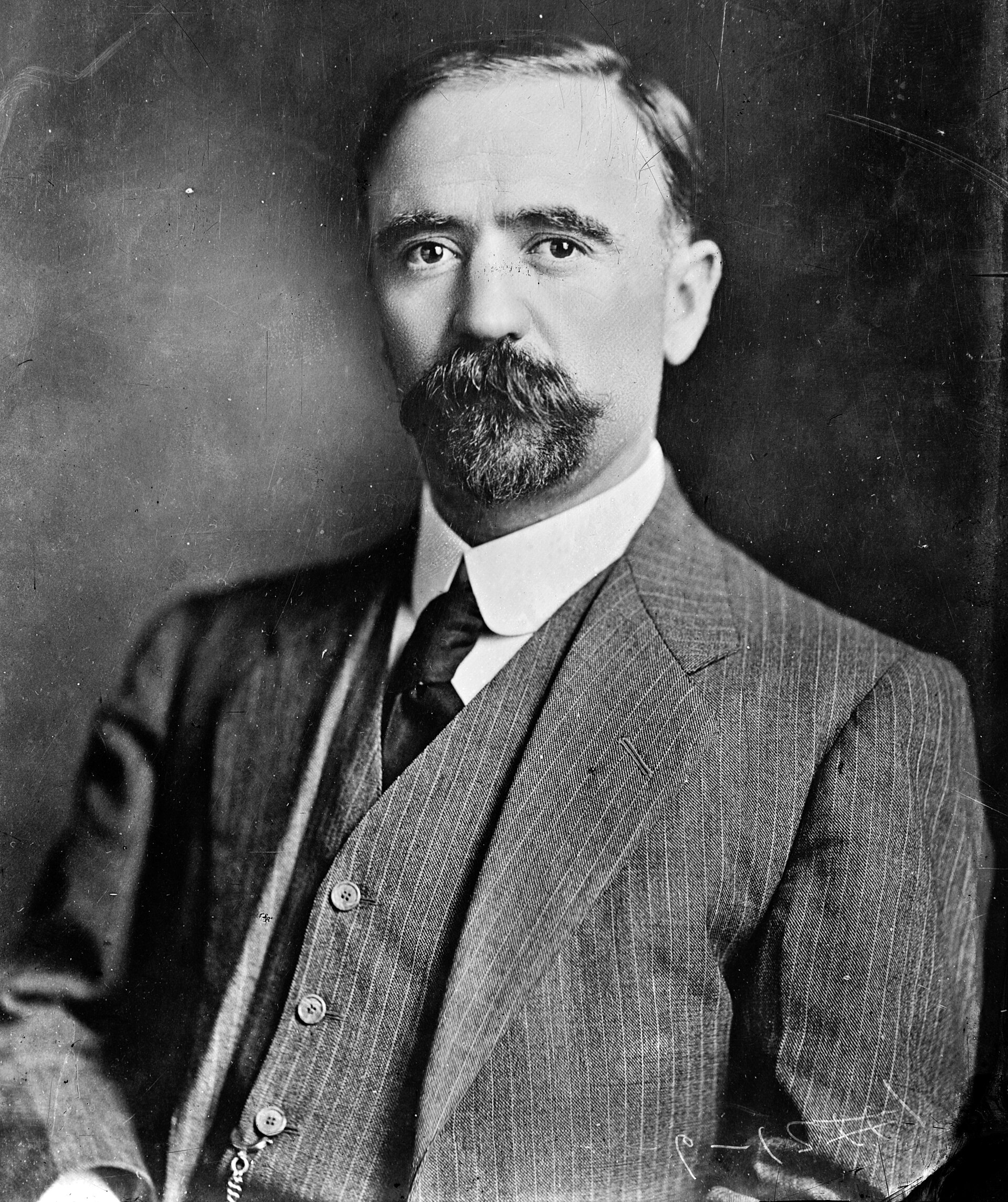 Imagem de referência relacionada a Francisco I. Madero, item descrito como revolucionário, escritor e estadista mexicano