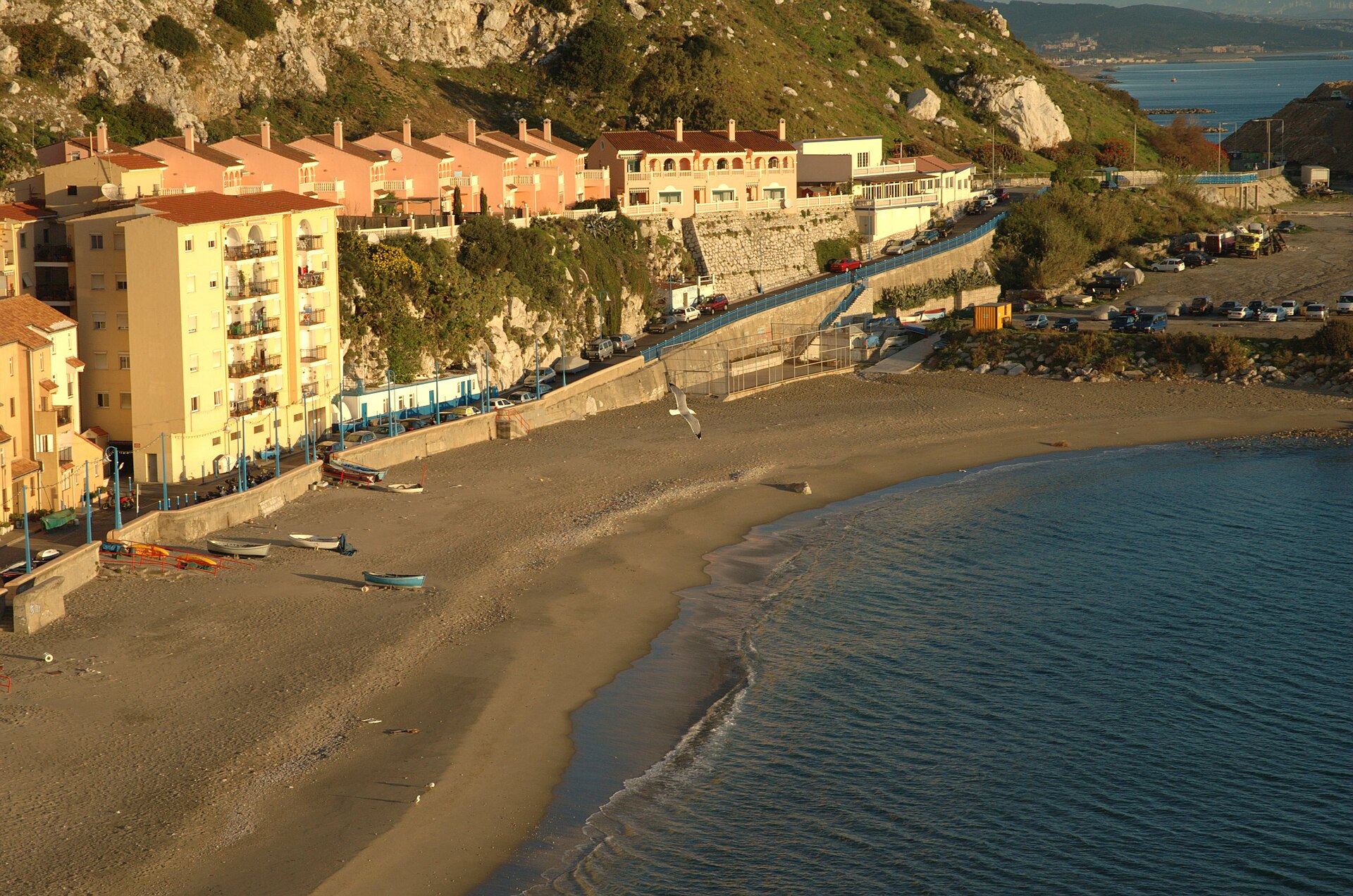 Imagem de referência de Catalan Bay, descrito nos dados abertos como vila de pescador em Gibraltar