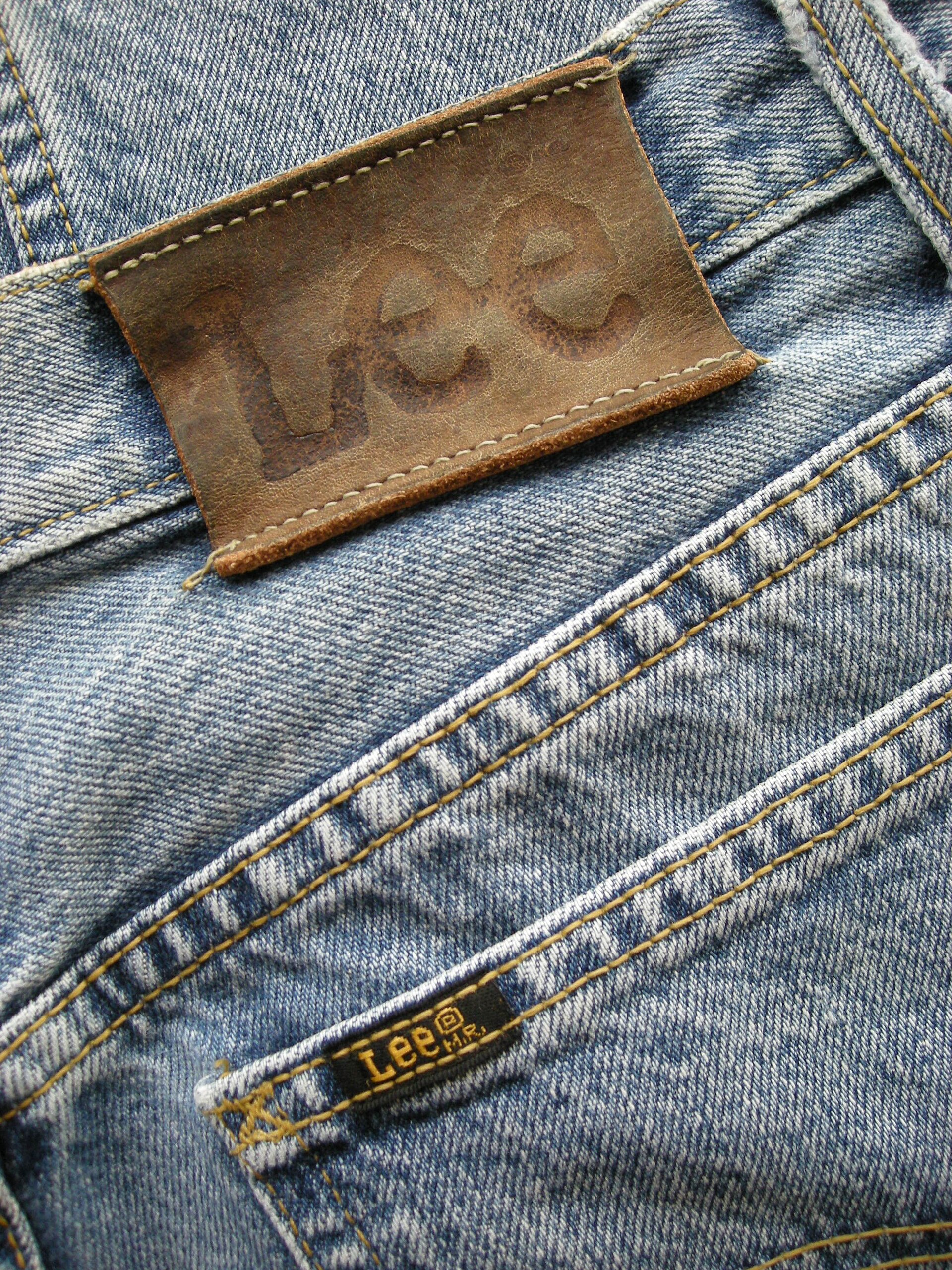 Imagem de referência relacionada a Lee, item descrito como marca norte-mericana de Jeans