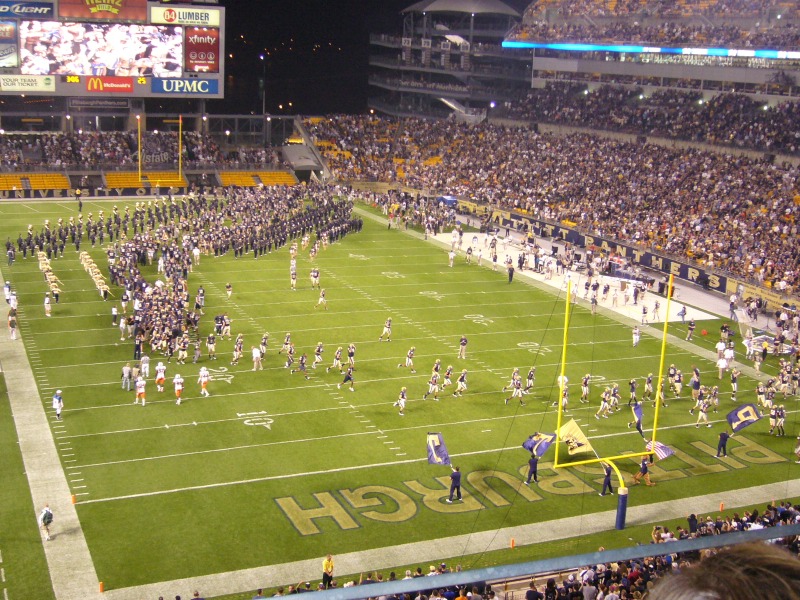 Imagem de referência de Pitt Stadium, descrito nos dados abertos como estádio em Pensilvânia, Estados Unidos