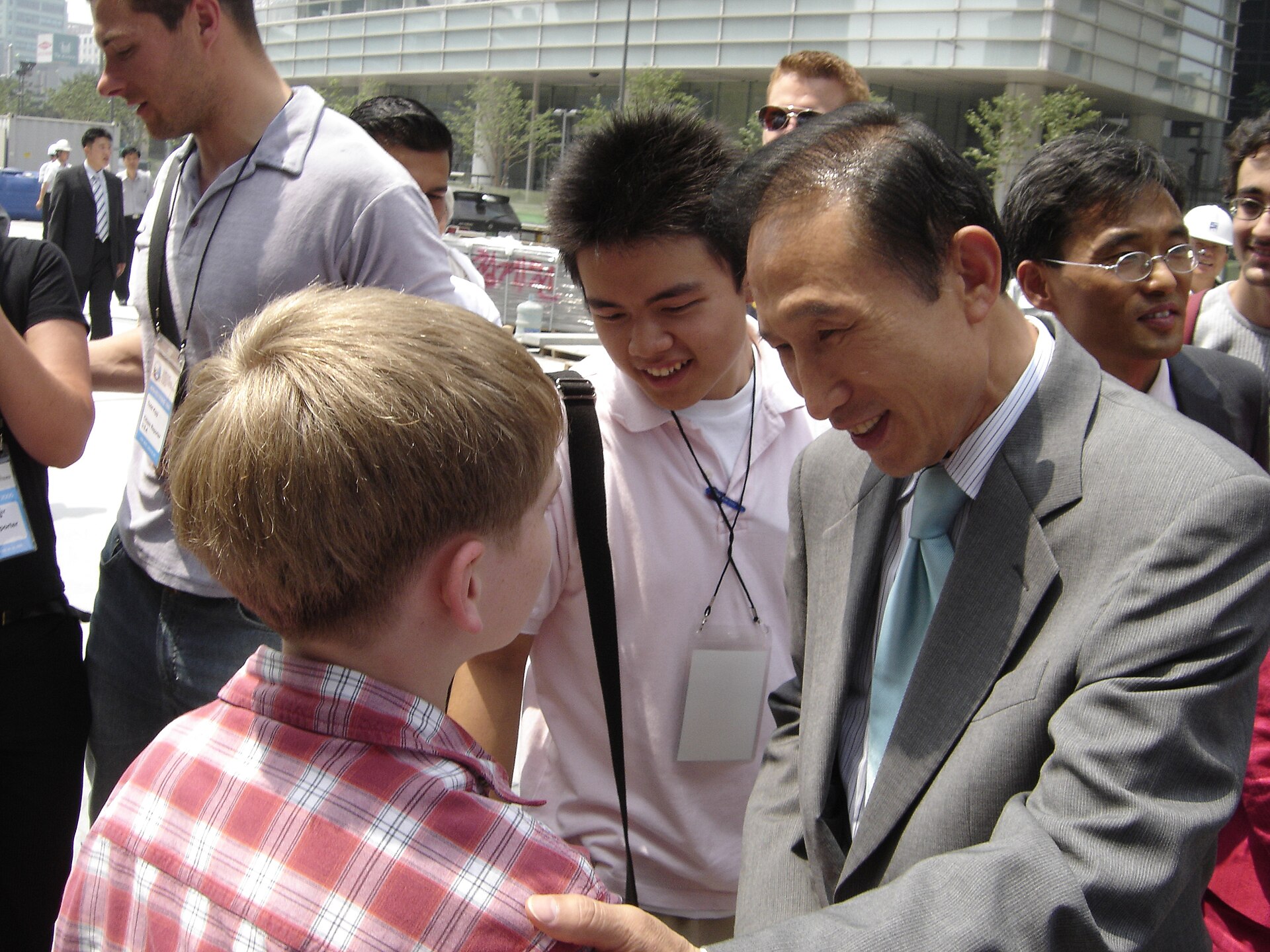 Imagem de referência relacionada a Lee Myung-bak, item descrito como político sul-coreano, Ex-presidente da Coréia do Sul
