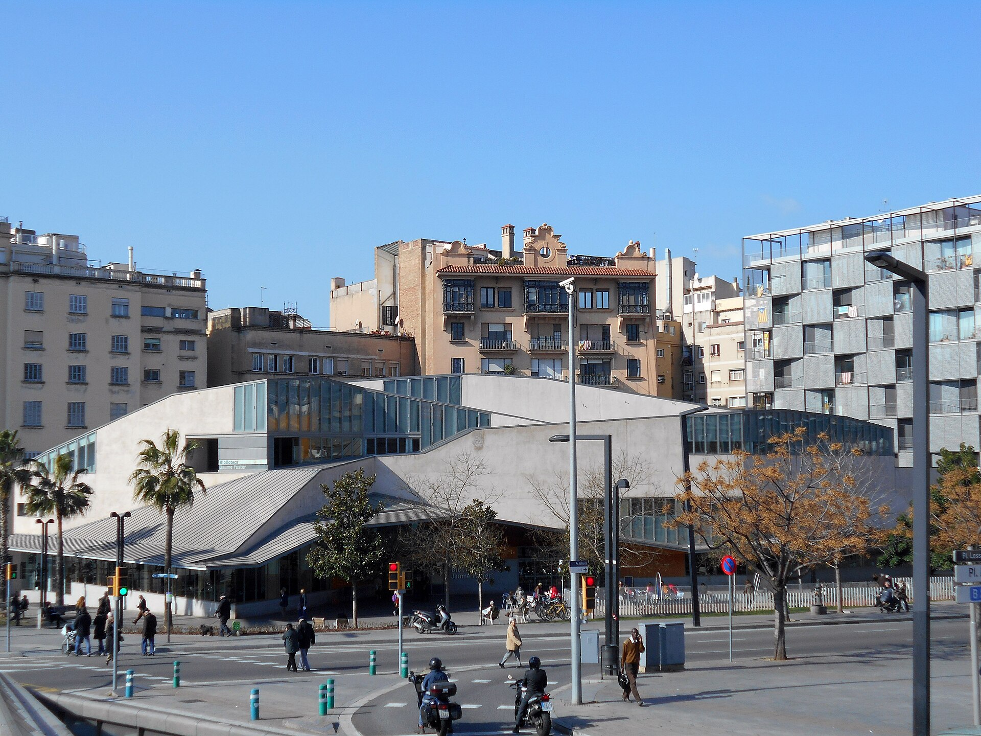 Imagem de referência de Biblioteca Jaume Fuster, descrito nos dados abertos como biblioteca em Espanha