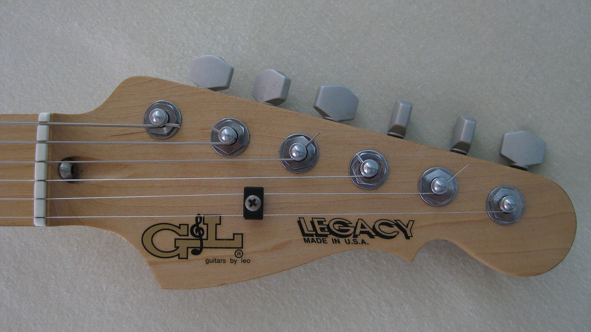 Imagem de referência relacionada a G&L Musical Instruments, item descrito como empresa Americana fabricante de guitarras