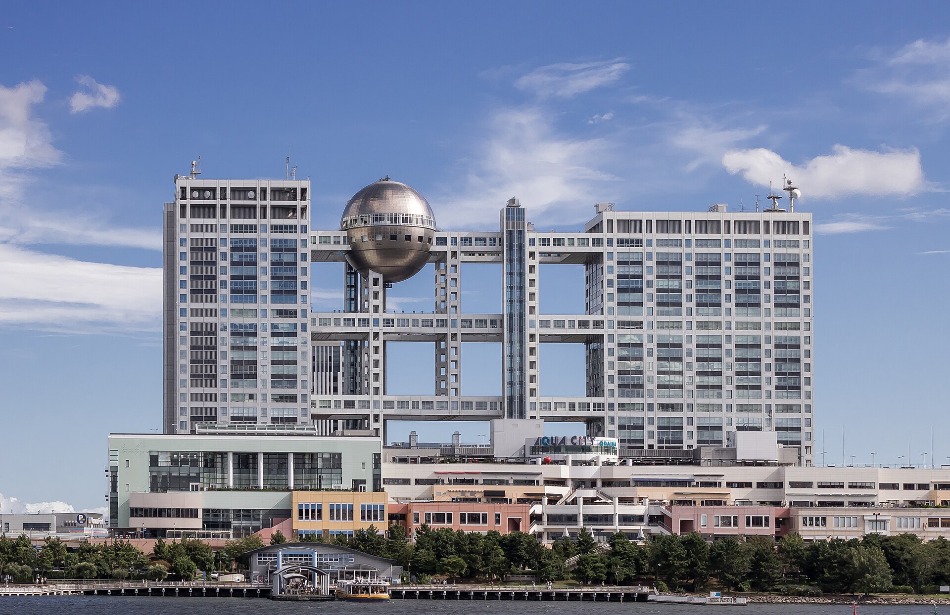 Imagem de referência relacionada a Fuji TV, item descrito como estação de televisão japonesa em Tóquio