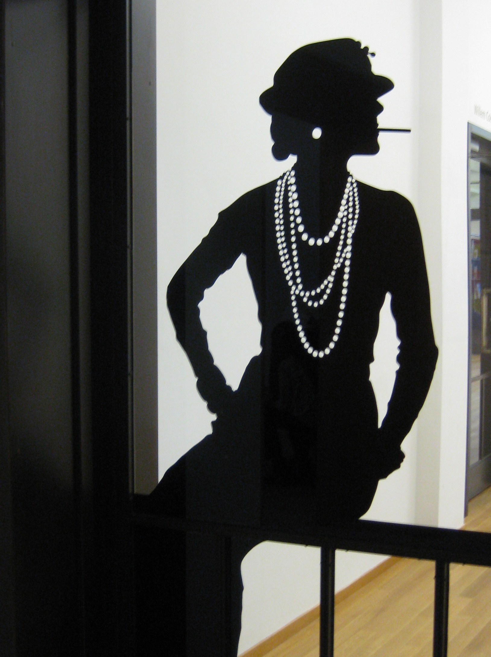 Imagem de referência relacionada a Coco Chanel, item descrito como estilista francesa (1883–1971)