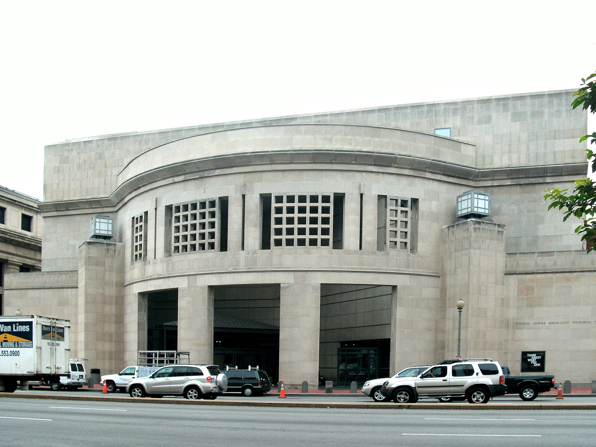 Imagem de referência de Museu Memorial do Holocausto dos Estados Unidos, descrito nos dados abertos como museu em Washington, Estados Unidos