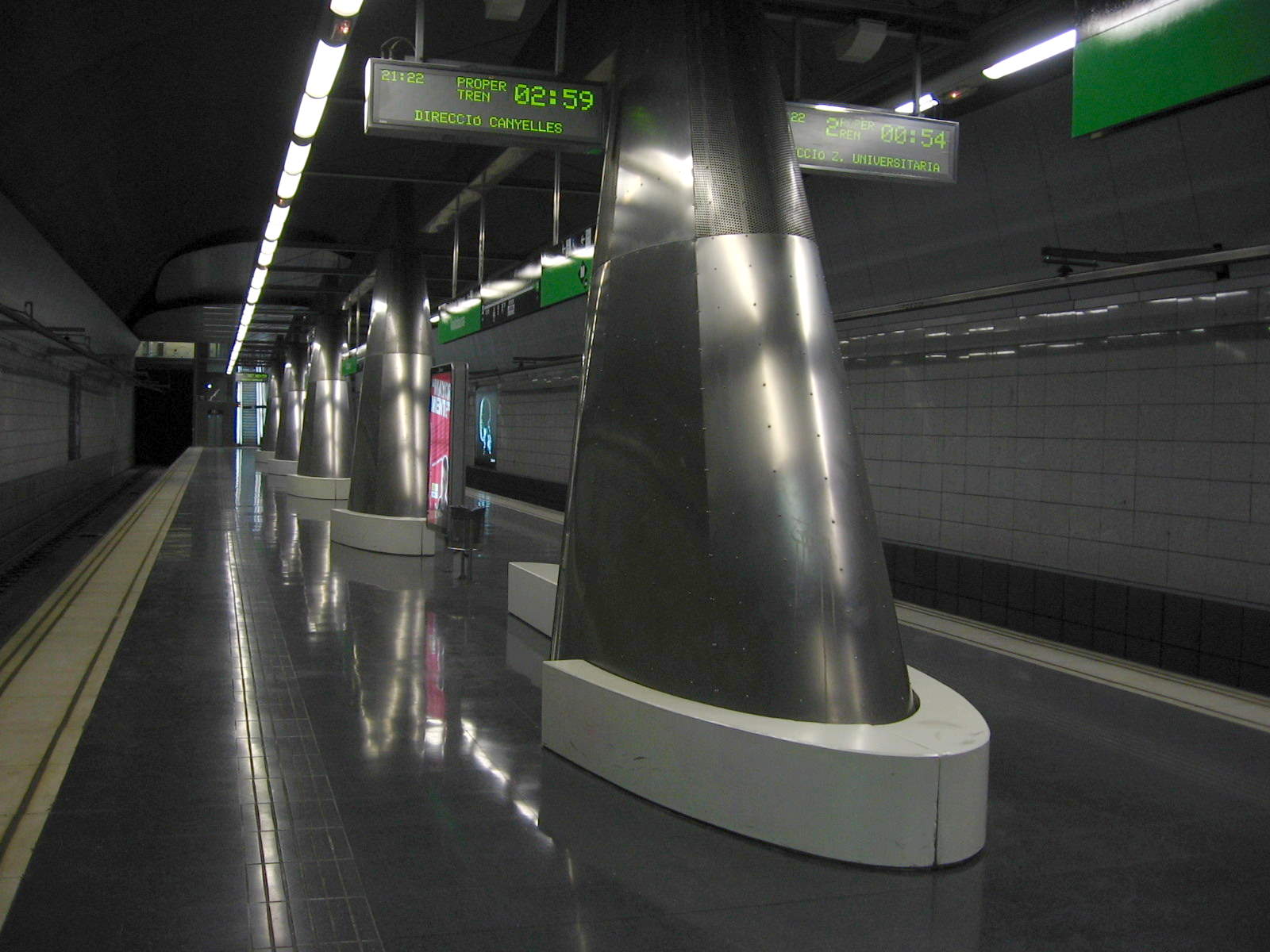 Imagem de referência de Estação Valldaura, descrito nos dados abertos como estação do metrô de Barcelona