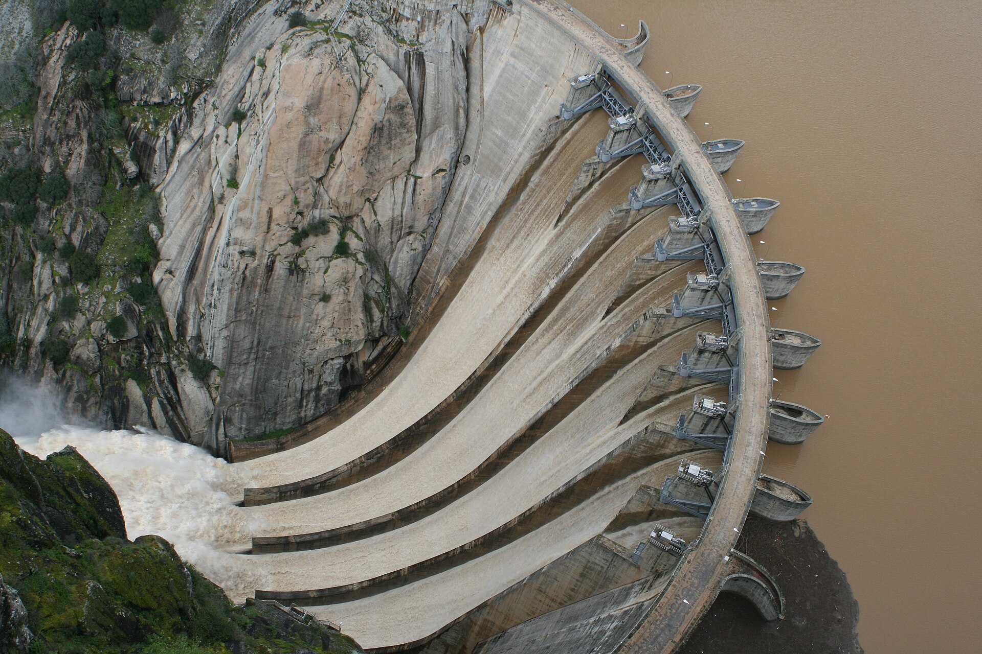 Imagem de referência de Barragem de Aldeiadávila, descrito nos dados abertos como barragem no Rio Douro, Espanha
