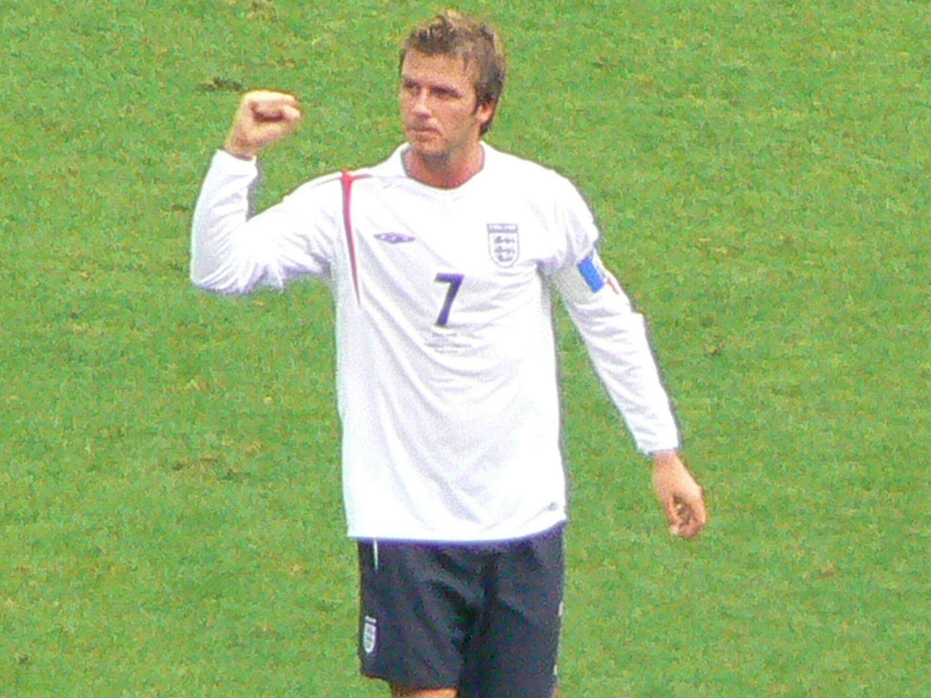 Imagem de referência relacionada a David Beckham, item descrito como futebolista inglês
