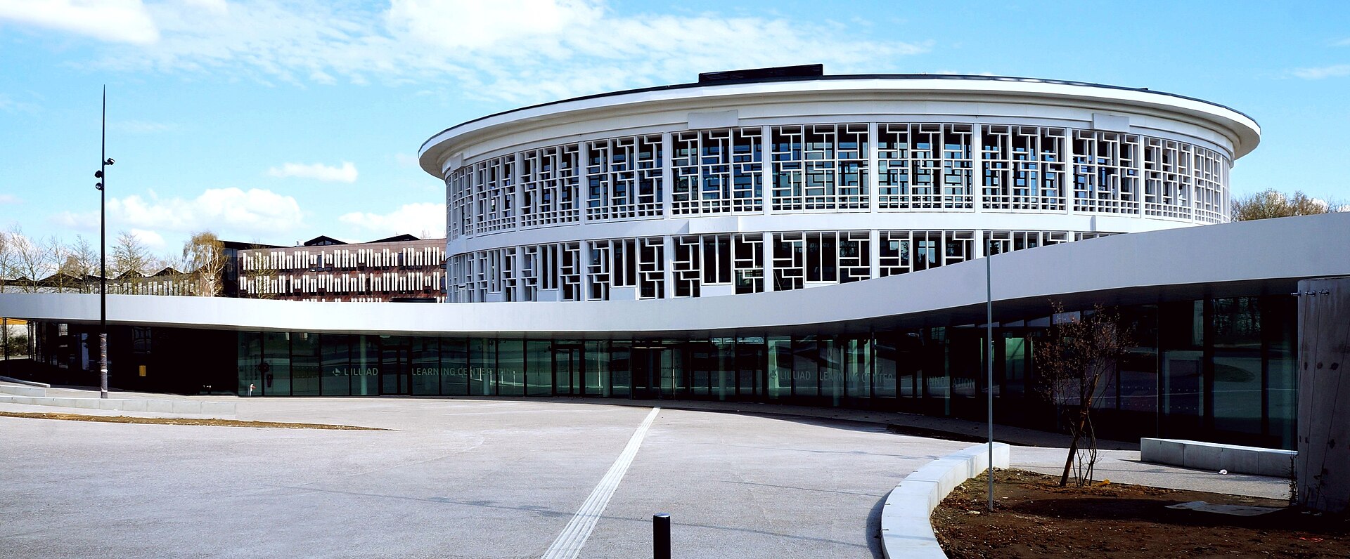 Imagem de referência de Universidad de Lille, descrito nos dados abertos como universidade francesa localizada em Lille. Fundada em 1559 em Douai; dividido entre 1970 e 2017 em três universidades independentes (Lille-I, Lille-II e Lille-III)