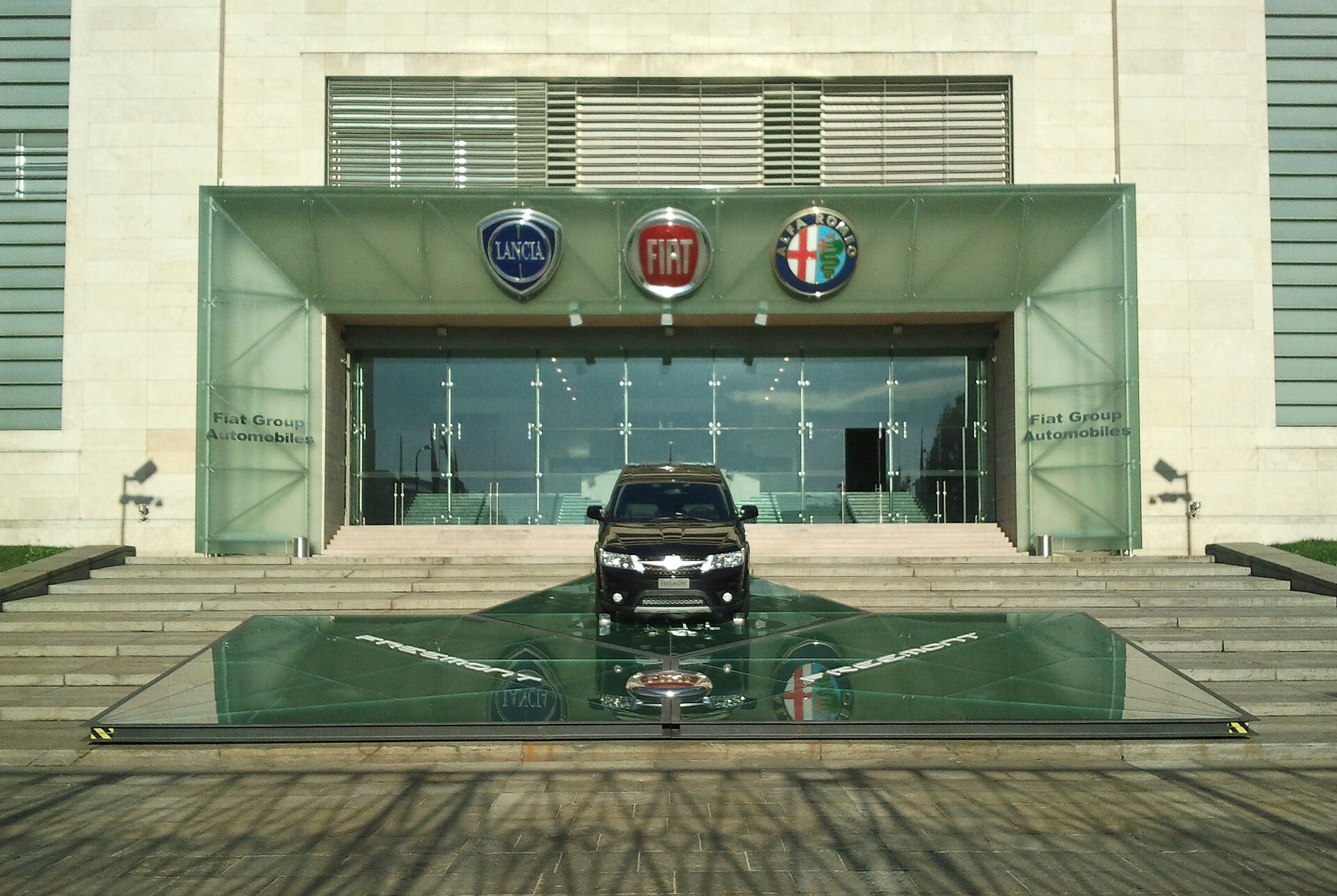 Imagem de referência de Alfa Romeo, descrito nos dados abertos como fabricante de carro italiana