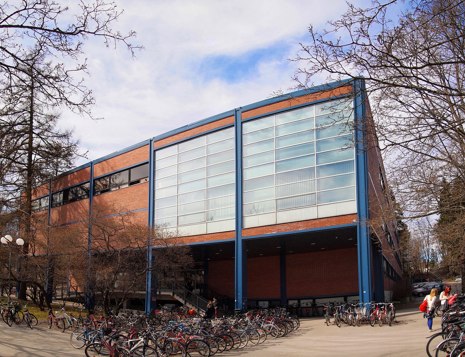 Imagem de referência de Biblioteca da Universidade de Jyväskylä, descrito nos dados abertos como principal biblioteca da Universidade de Jyväskylä