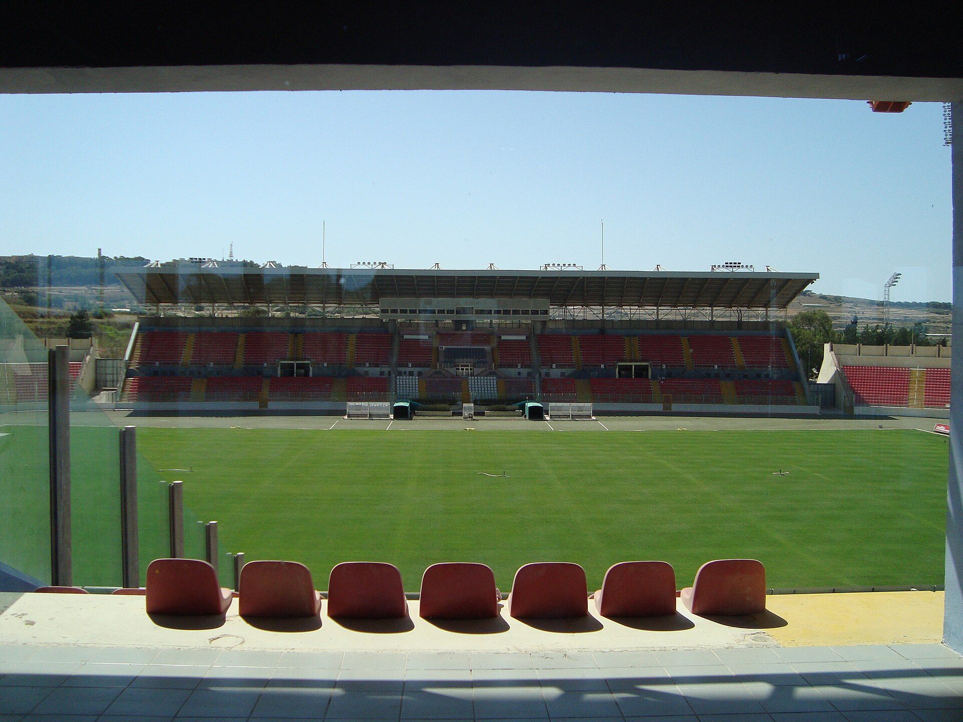 Imagem de referência de Estádio Nacional de Ta' Qali, descrito nos dados abertos como estádio de futebol