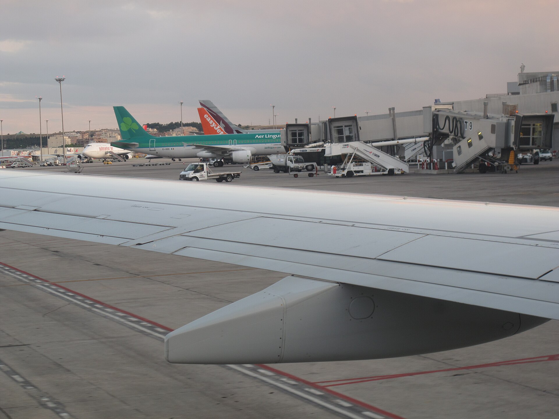 Imagem de referência de Aeroporto de Adolfo Suárez Madrid-Barajas, descrito nos dados abertos como principal aeroporto de Madri na Espanha