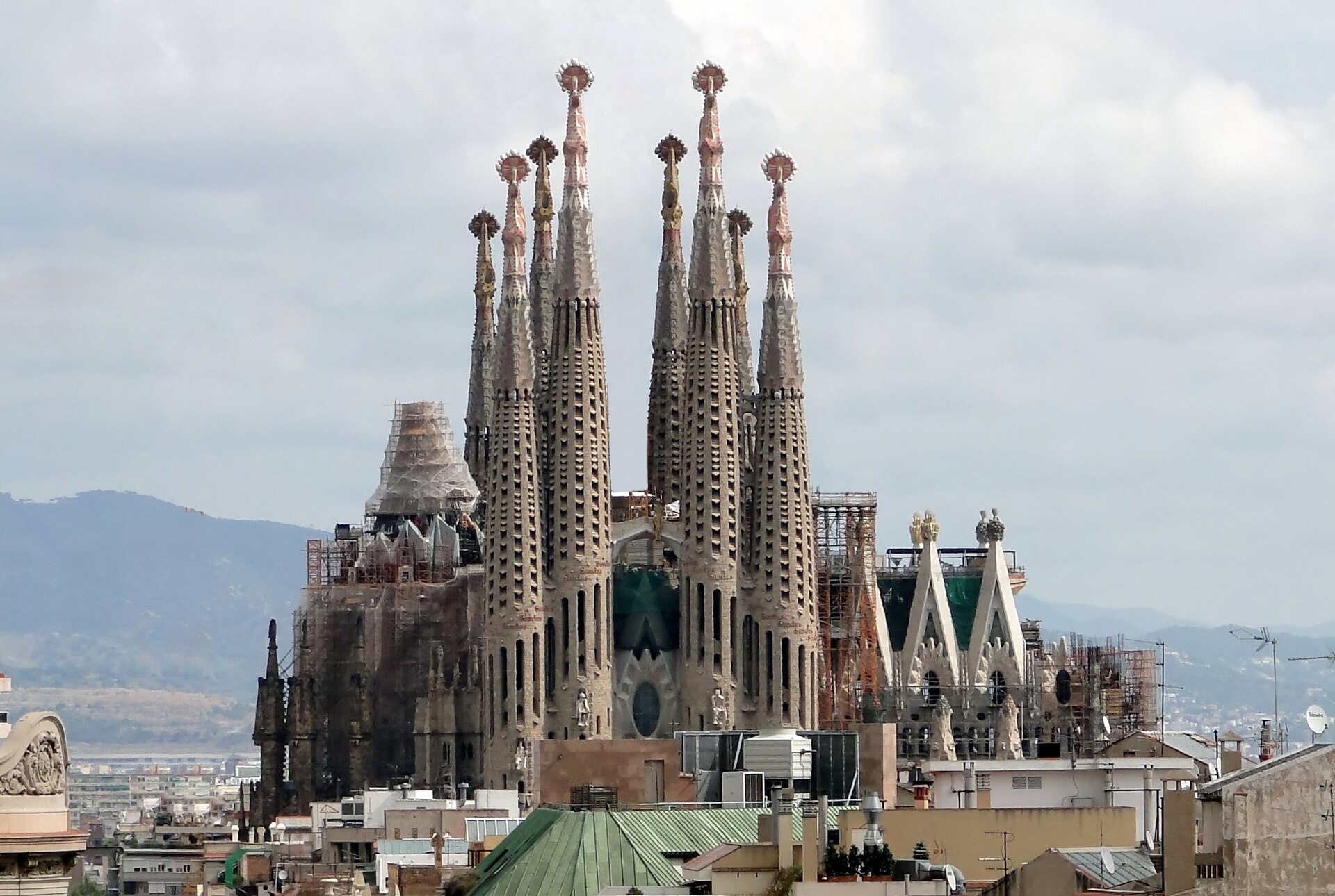 Imagem de referência de A Sagrada Família, descrito nos dados abertos como pintura de Rembrandt