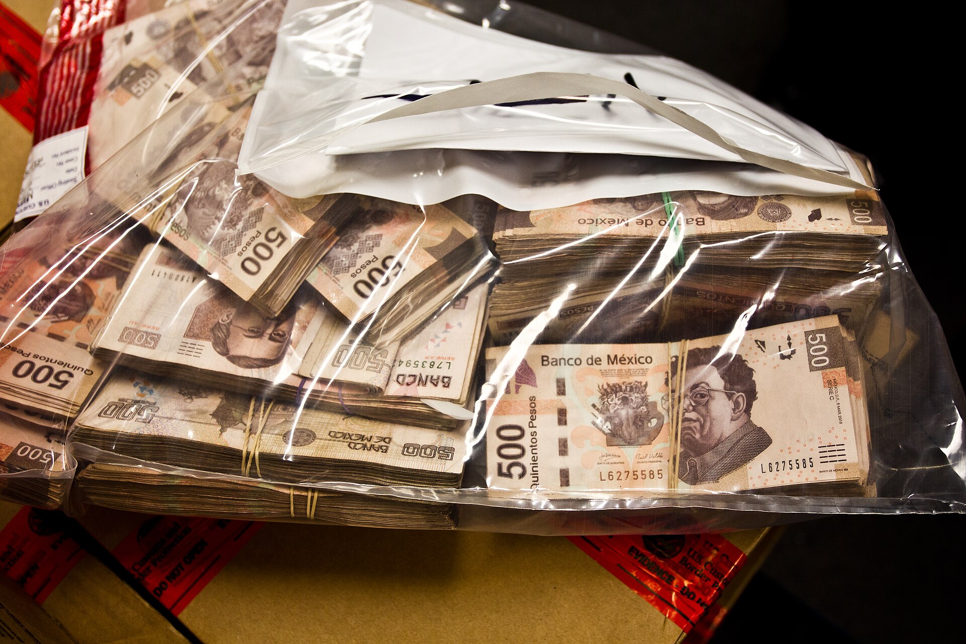 Imagem de referência relacionada a peso mexicano, item descrito como padrão monetário do México