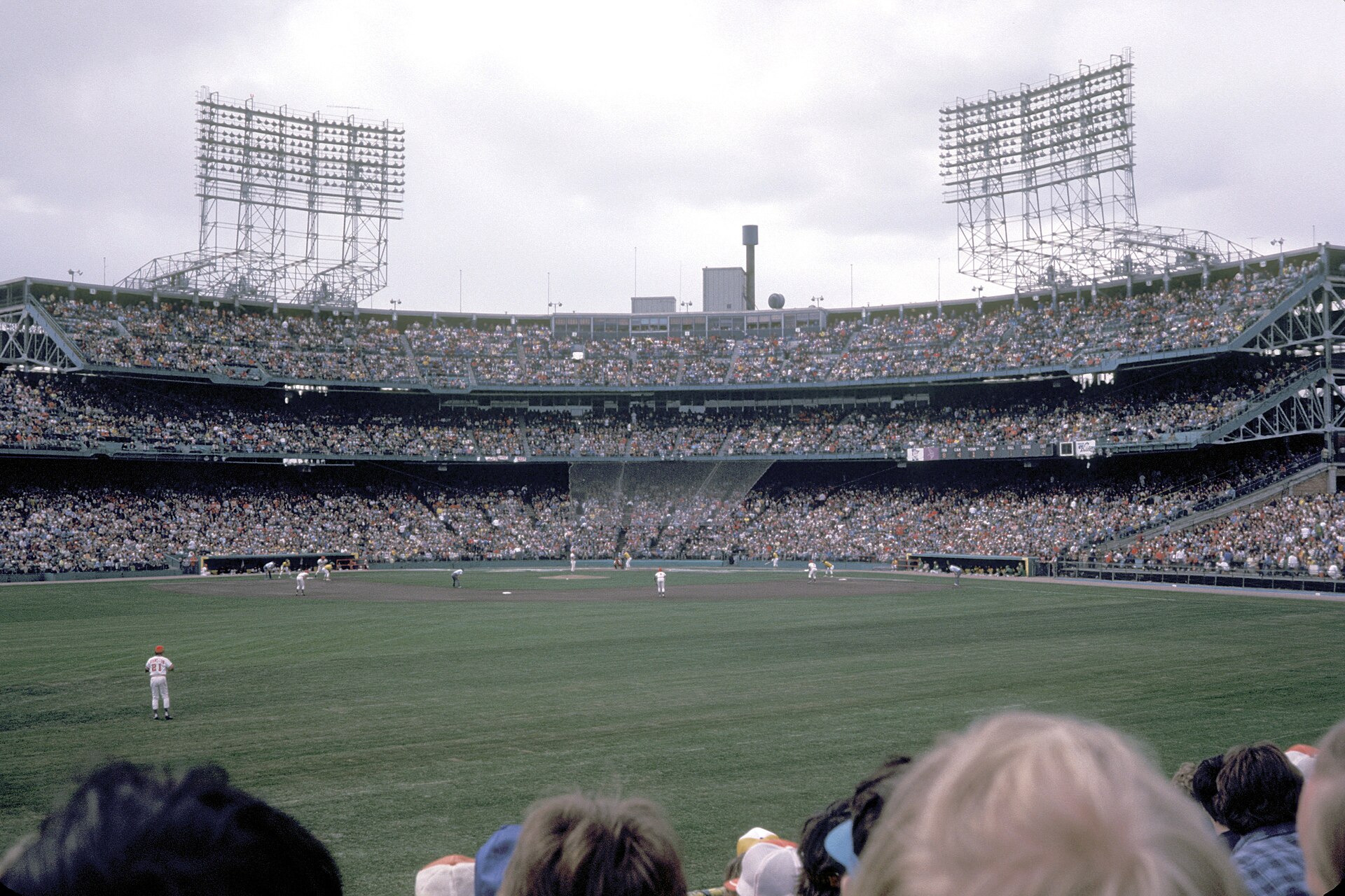 Imagem de referência de Metropolitan Stadium, descrito nos dados abertos como estádio em Bloomington, Estados Unidos