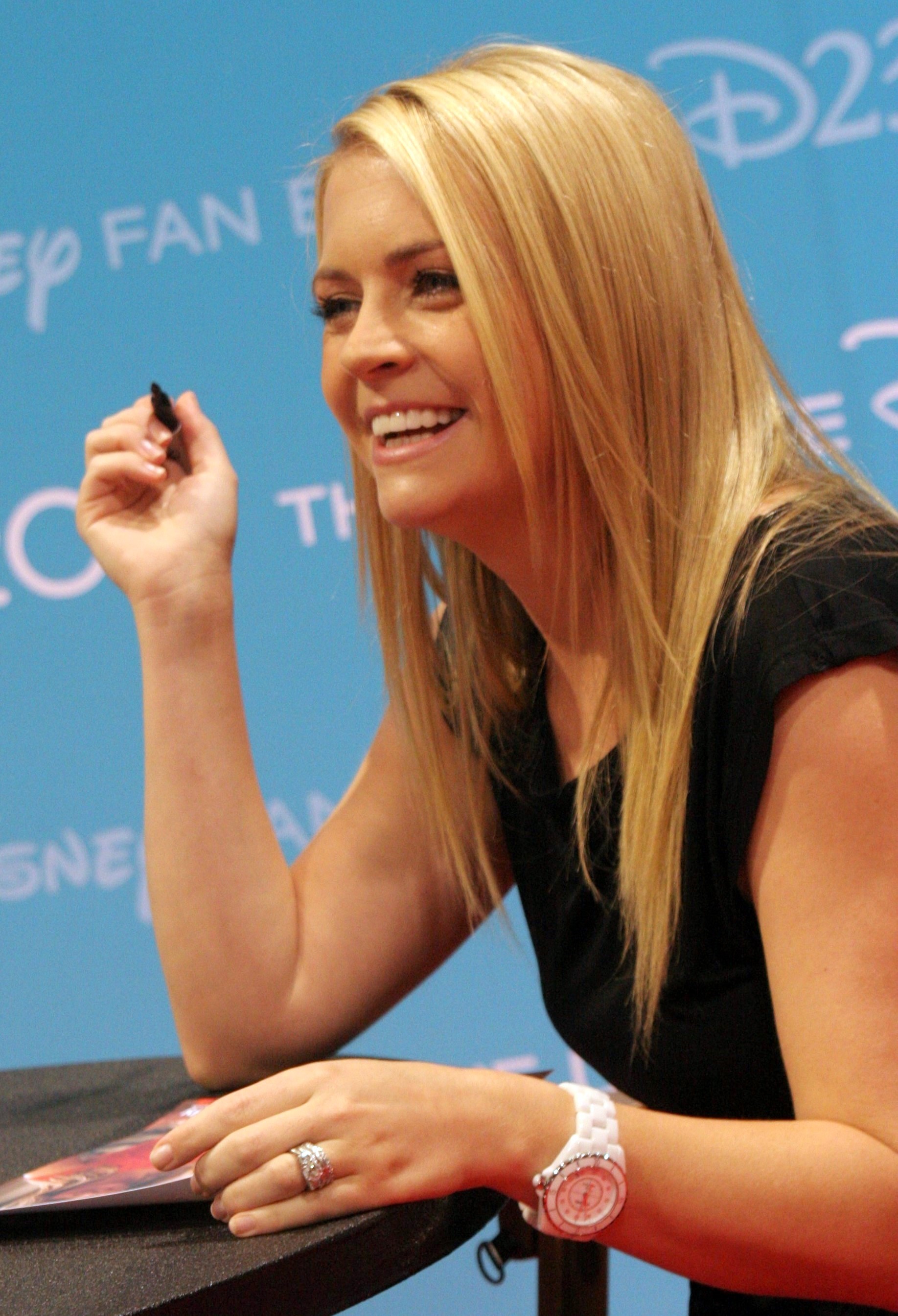 Imagem de referência relacionada a Melissa Joan Hart, item descrito como atriz americana