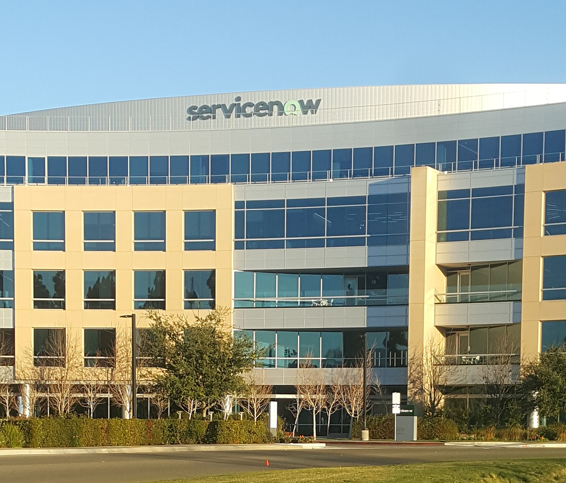 Imagem de referência relacionada a ServiceNow, item descrito como registro de referência sobre ServiceNow, organizado a partir de dados estruturados abertos