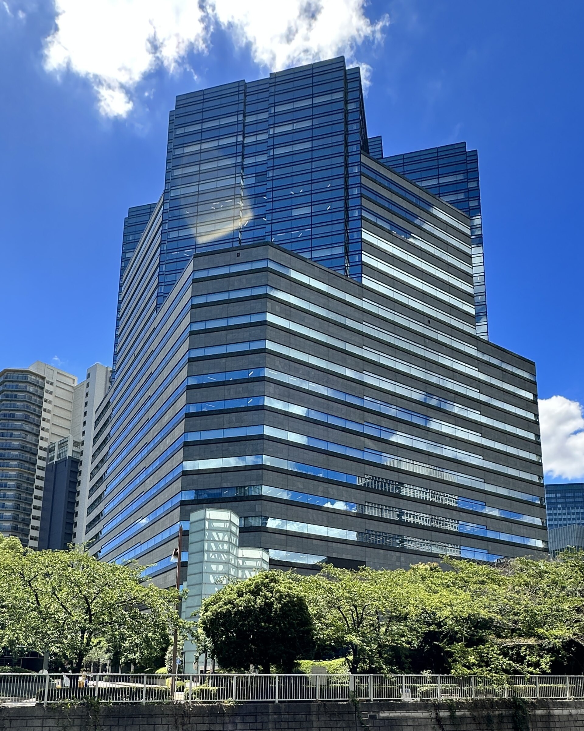 Imagem de referência relacionada a Lawson, item descrito como loja de conveniência do Japão