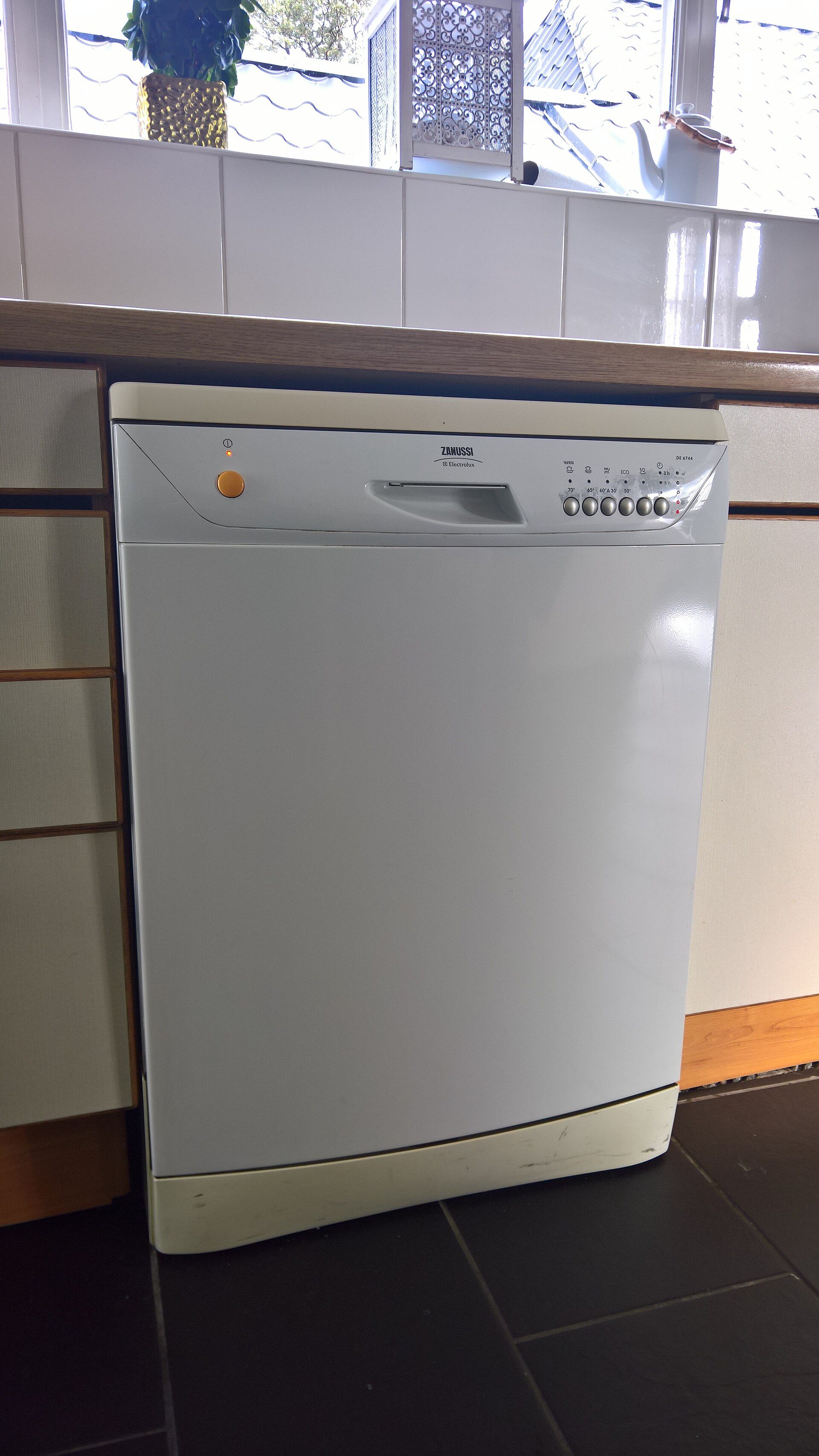 Imagem de referência relacionada a Zanussi, item descrito como produtora italiana de eletrodomésticos