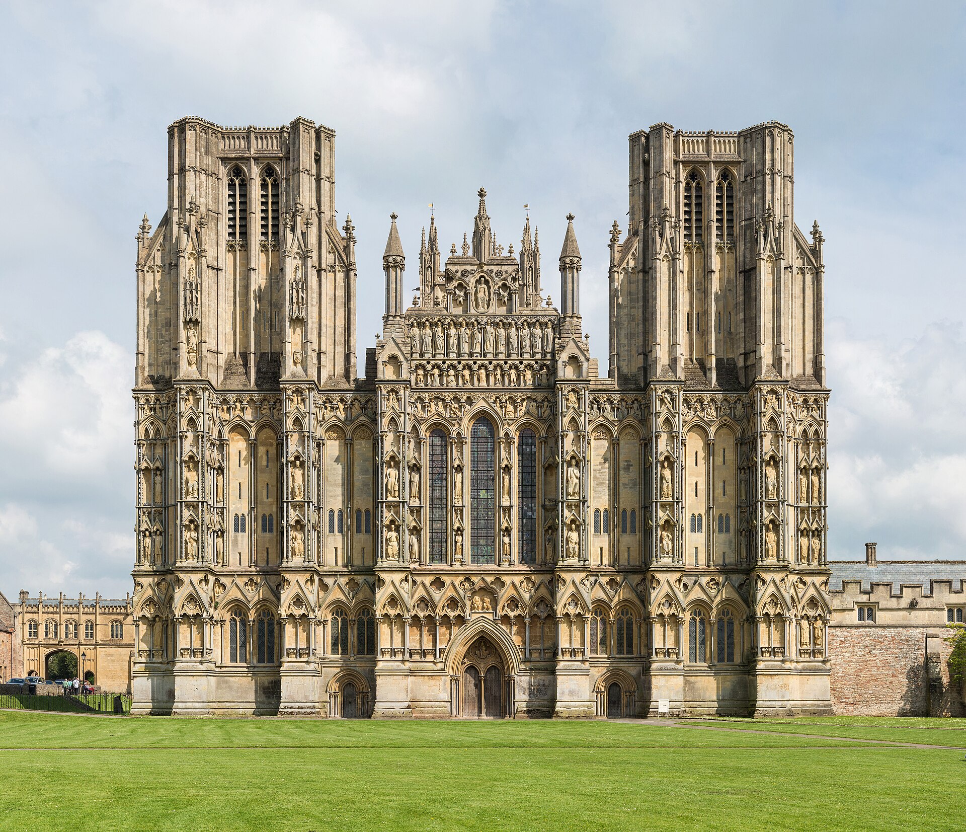 Imagem de referência de Catedral de Wells, descrito nos dados abertos como igreja anglicana
