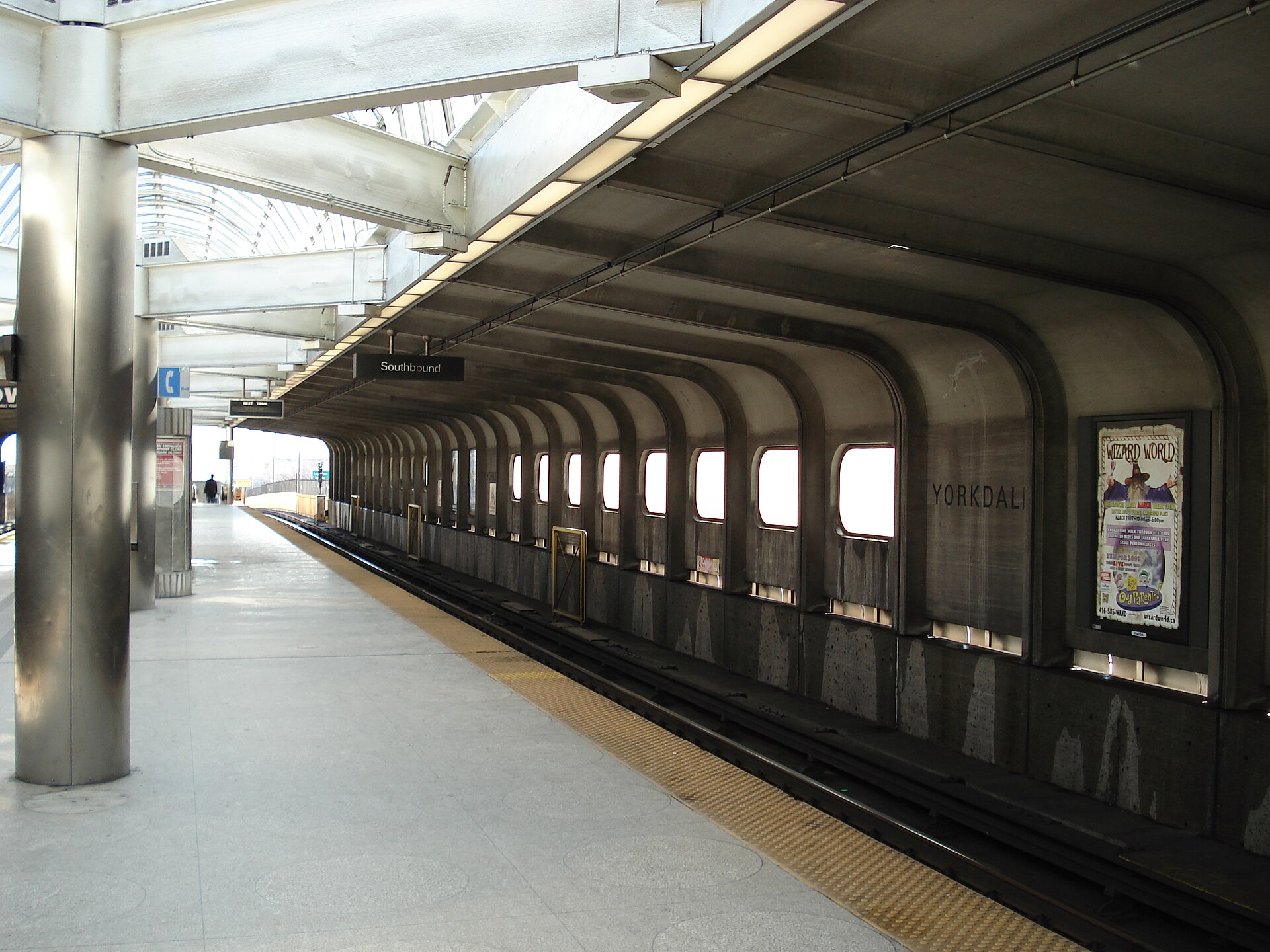 Imagem de referência de Estação Yorkdale, descrito nos dados abertos como estação de metrô em Toronto