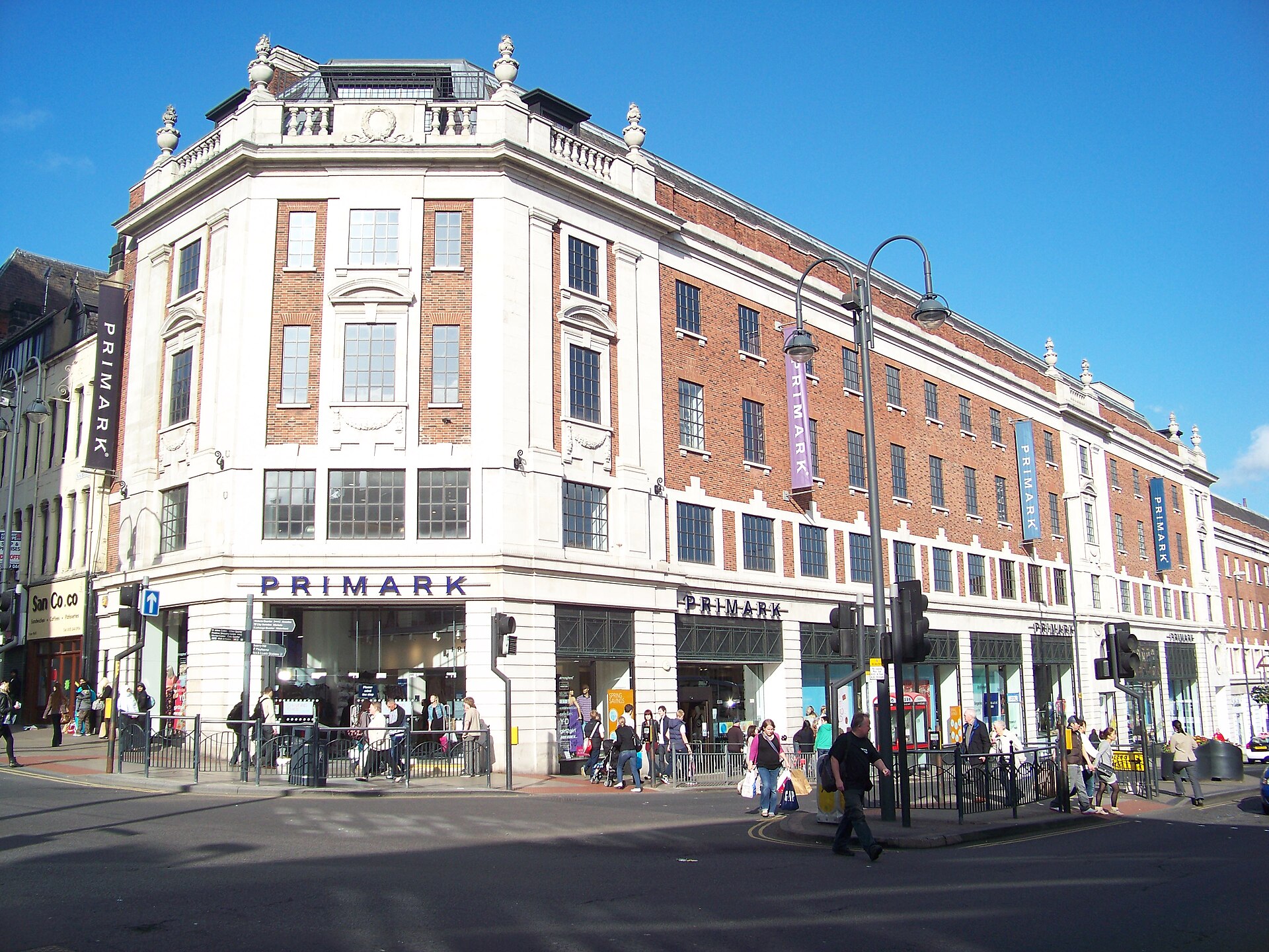 Imagem de referência relacionada a Primark, item descrito como registro de referência sobre Primark, organizado a partir de dados estruturados abertos