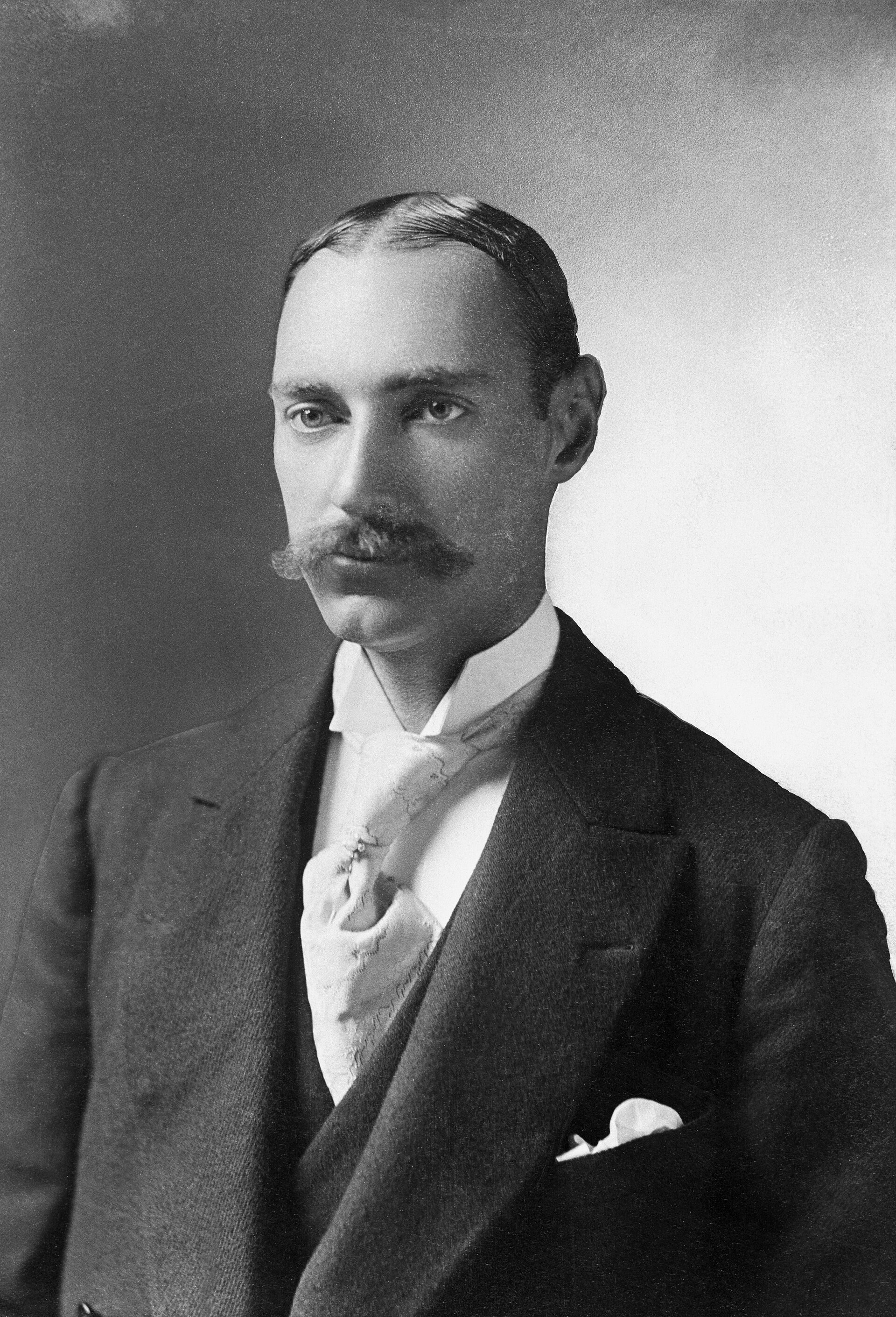 Imagem de referência relacionada a John Jacob Astor IV, item descrito como empresário norte-americano, construtor imobiliário, investidor e escritor