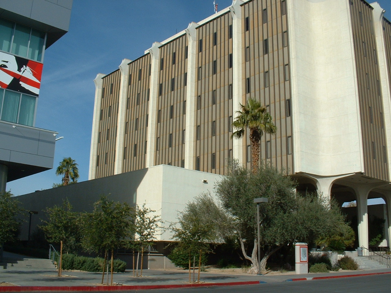 Imagem de referência de University of Nevada, Las Vegas, descrito nos dados abertos como paradise, Nevada, USA