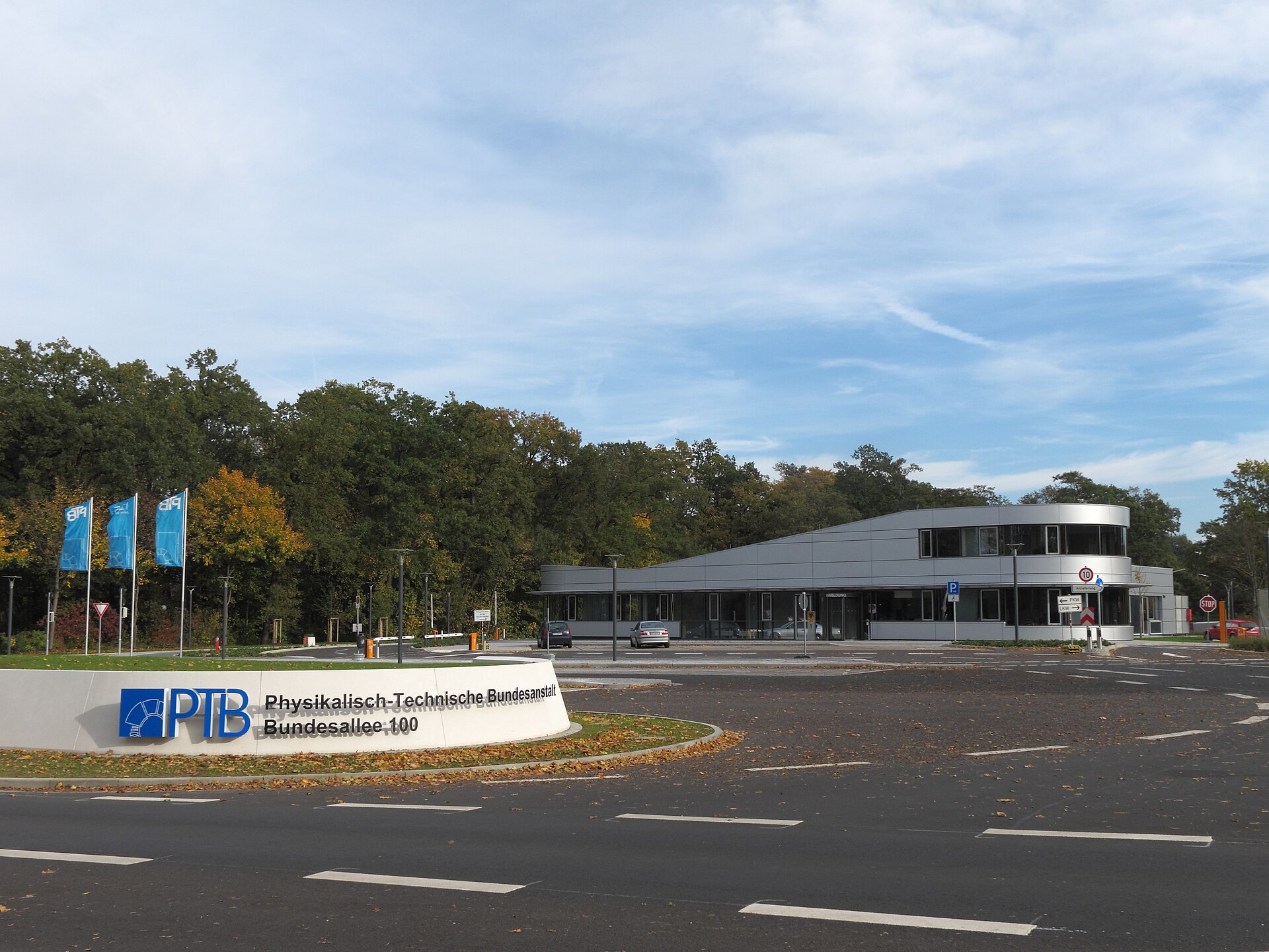 Imagem de referência de Physikalisch-Technische Bundesanstalt, descrito nos dados abertos como instituto Nacional de Metrologia da República Federal da Alemanha