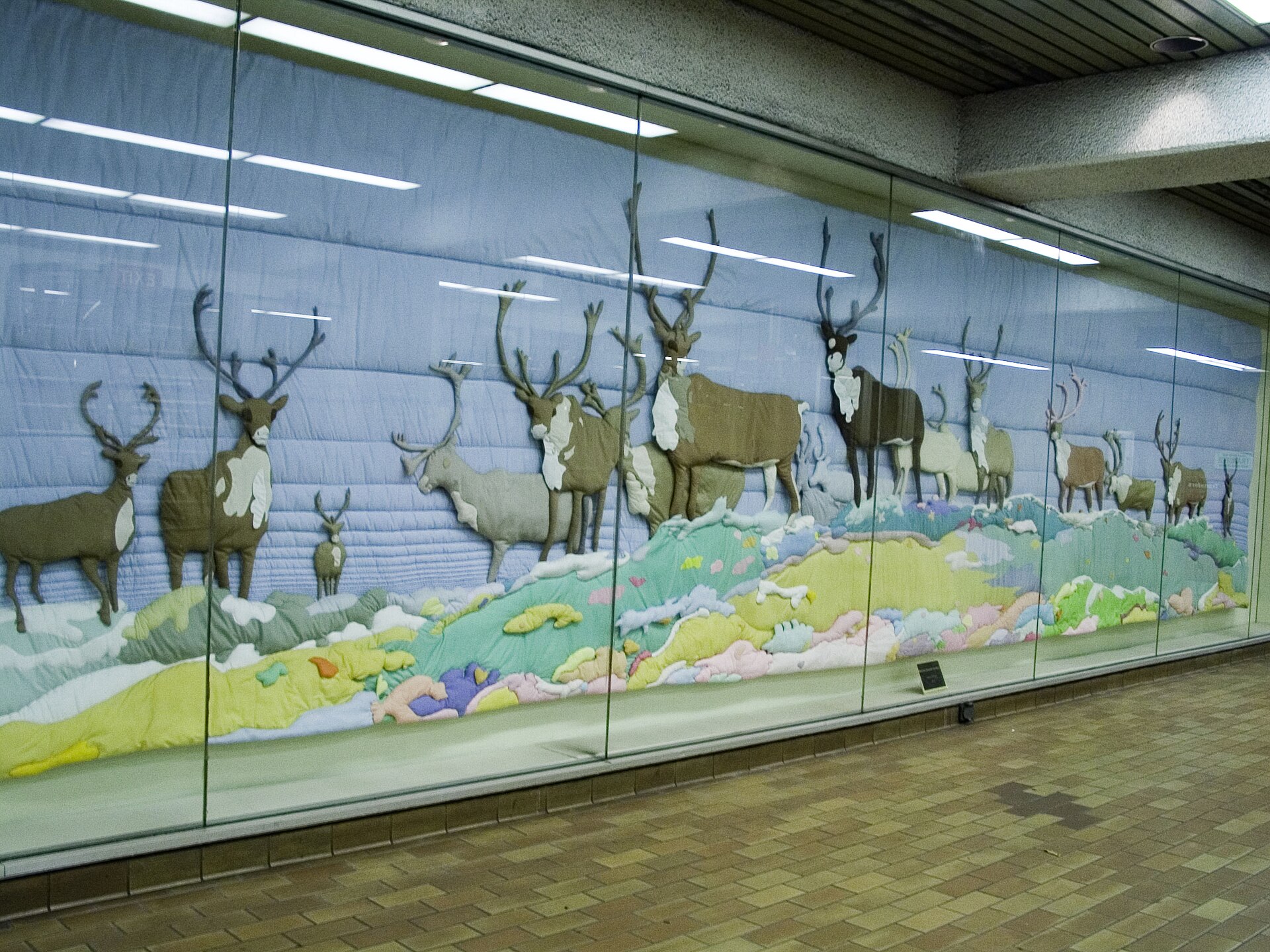 Imagem de referência de Estação Spadina, descrito nos dados abertos como estação de metrô de Toronto