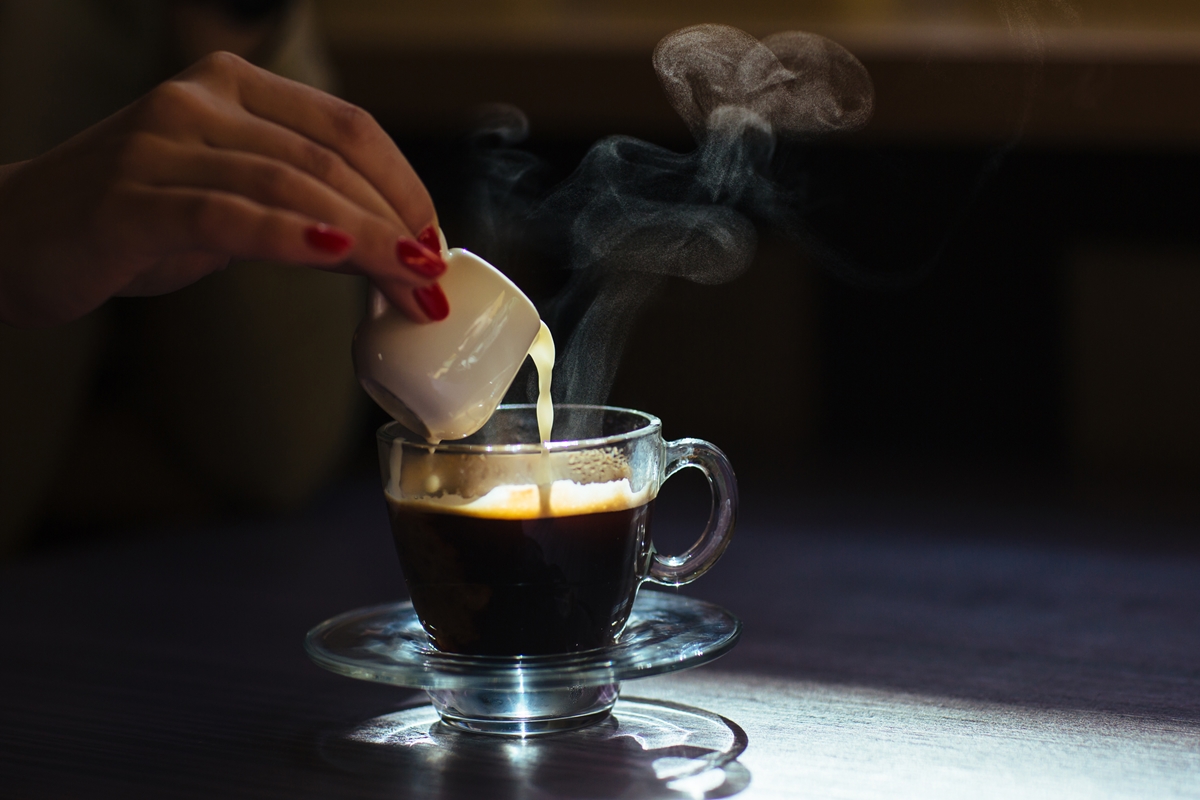 Tomar café após o almoço compromete a absorção de ferro, alerta nutri