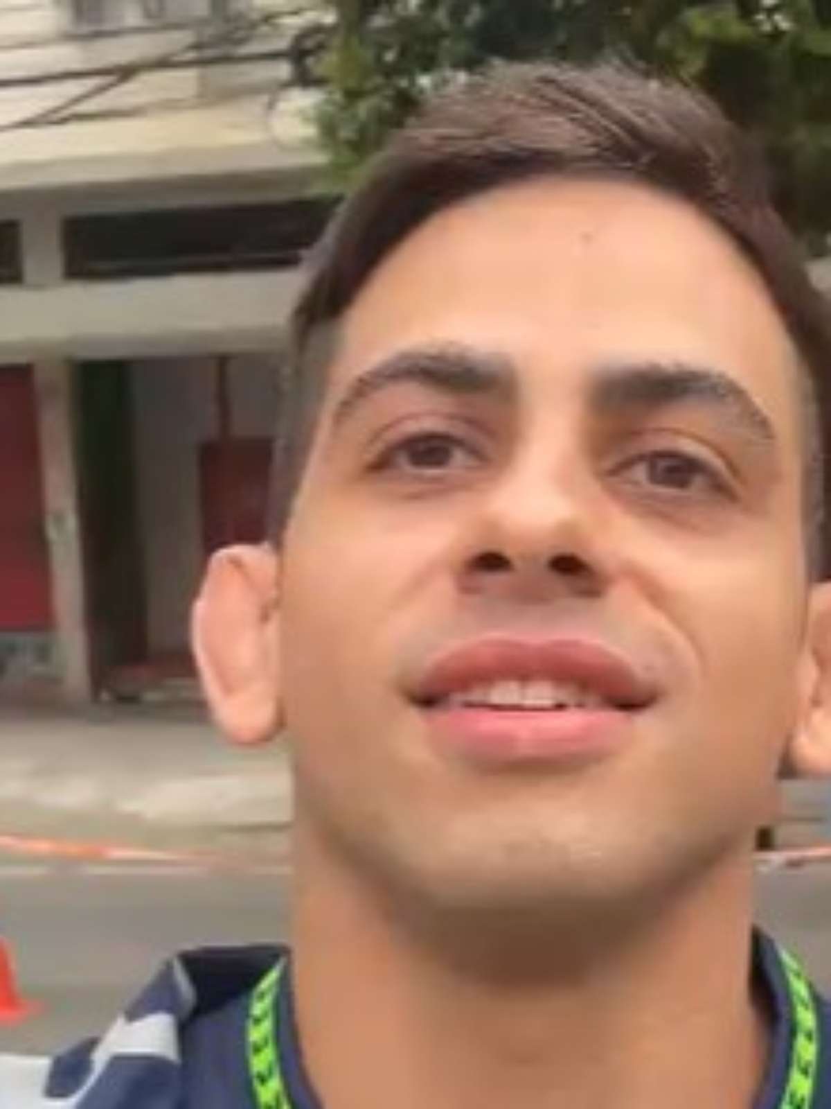 Torcedor pede namorada em casamento e viaja sozinho ao Rio para jogo da NFL