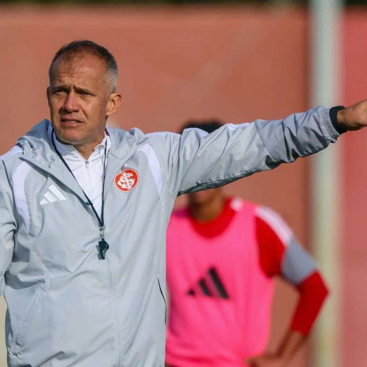 Eduardo Baptista abre disputa por vaga no gol do Internacional