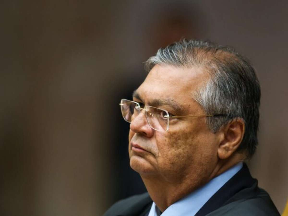 Dino derruba decisão de Mendonça que removeu posts sobre falso apoio de Flávio a tirar 'padroeira'