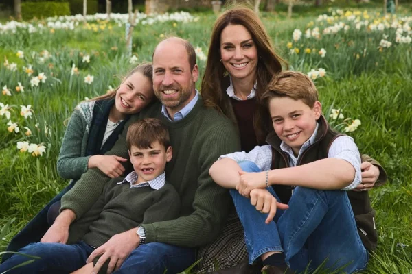 Príncipe William revela personalidade de George "longe dos holofotes"
